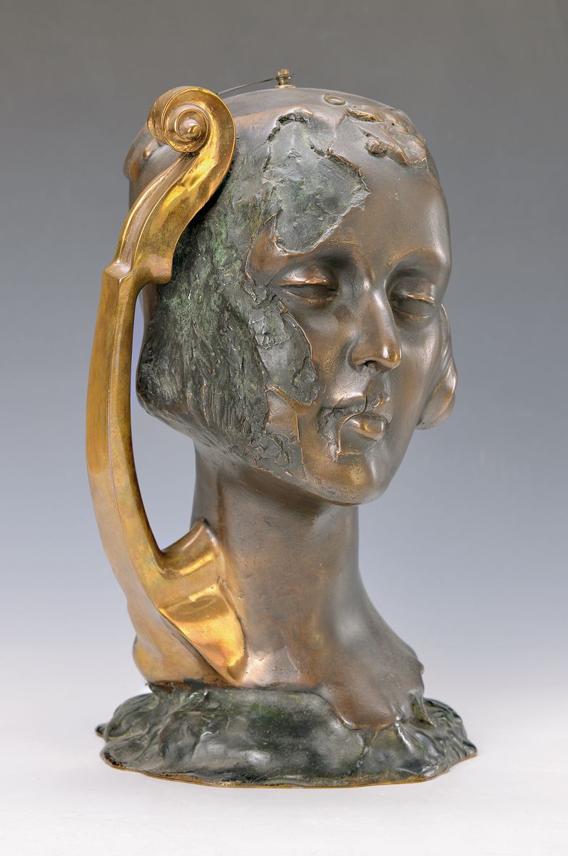 Bronzeskulptur von Helmut Leherb, 1933-1997,Frauenkopf mit stilisiertem Geigenhals, Bronze teils poliert, signiert, auf dem Kopf oben Ziffernblatt ...