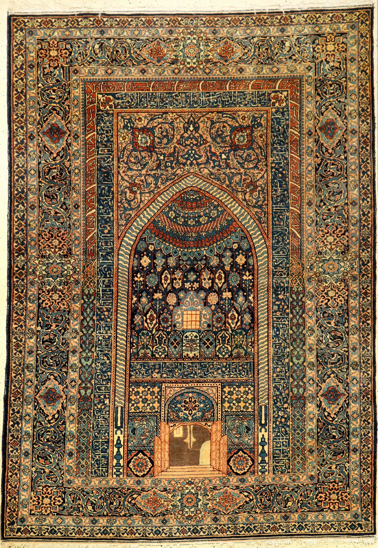 Feiner Kerman antik (Jameh Moschee), Südpersien, um 1900, Wolle geknüpft auf weißenund blauen Baumwollkettfäden. Seltener Teppichmit Koran ...