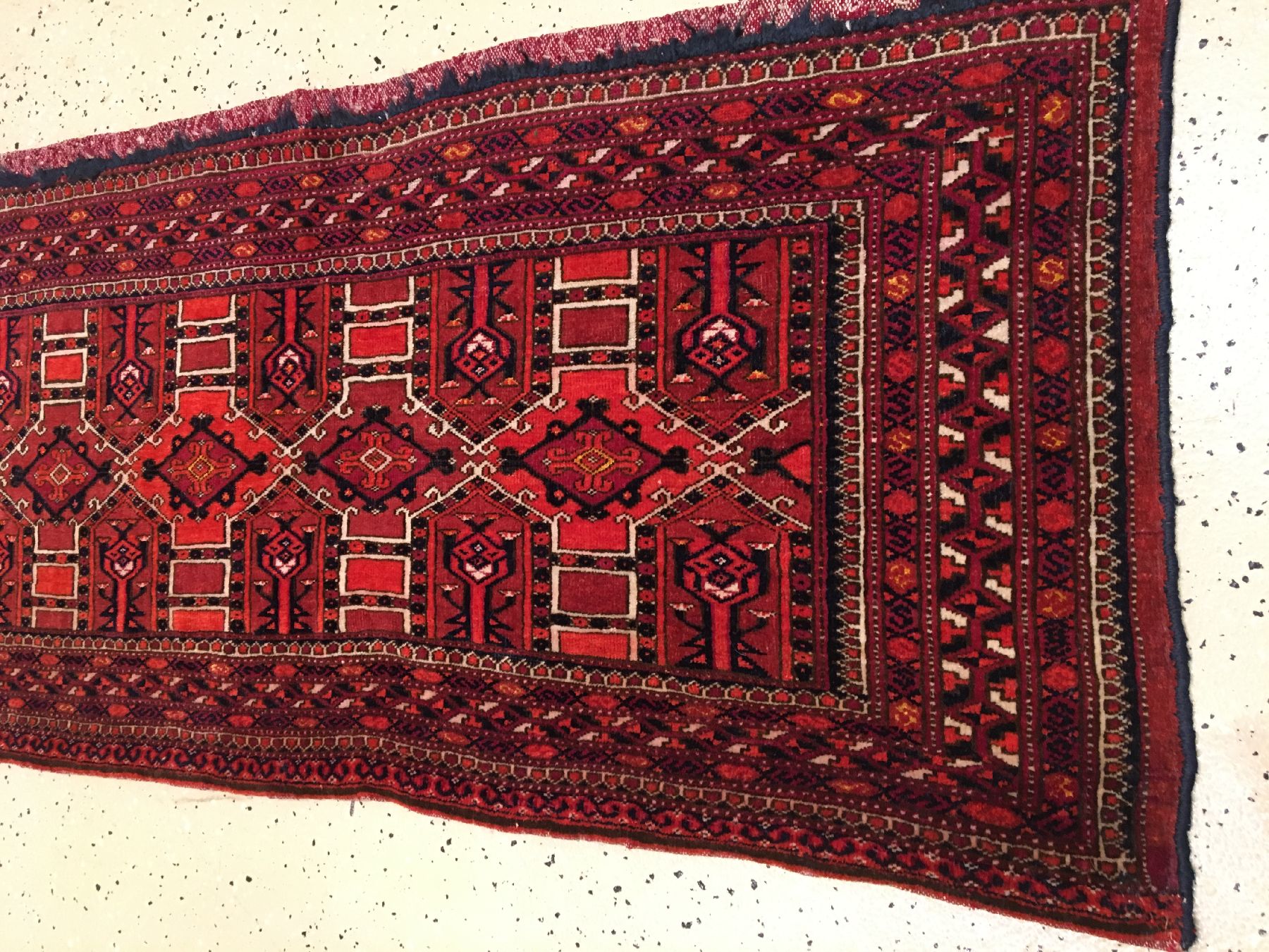 Detail a: Tekke "Jollar" antik, Turkmenistan, 19.Jhd., Wolle mit gelben Seiden-Highlights geknüpft auf Wolle. Breites Format, ausdrucksstarke ...