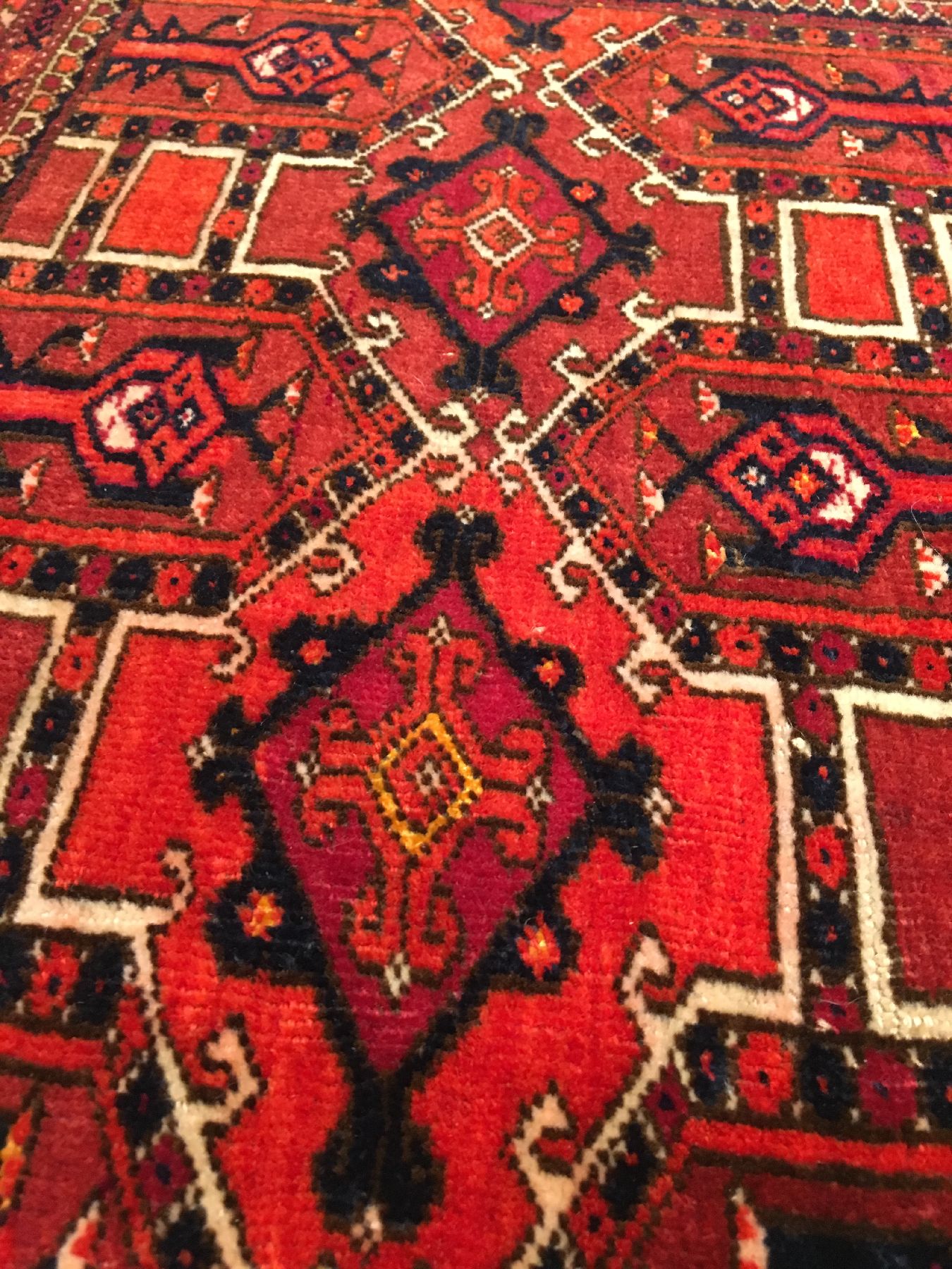 Detail c: Tekke "Jollar" antik, Turkmenistan, 19.Jhd., Wolle mit gelben Seiden-Highlights geknüpft auf Wolle. Breites Format, ausdrucksstarke ...