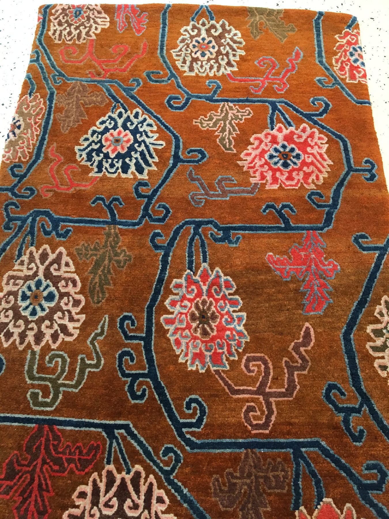 Detail b: Schigatse "Khaden" alt (Lotus-Ming Design), Südtibet, um 1920, Wolle geknüpft auf Wolle. Dekorativer Schlafteppich der tibeter mit Lotus ...