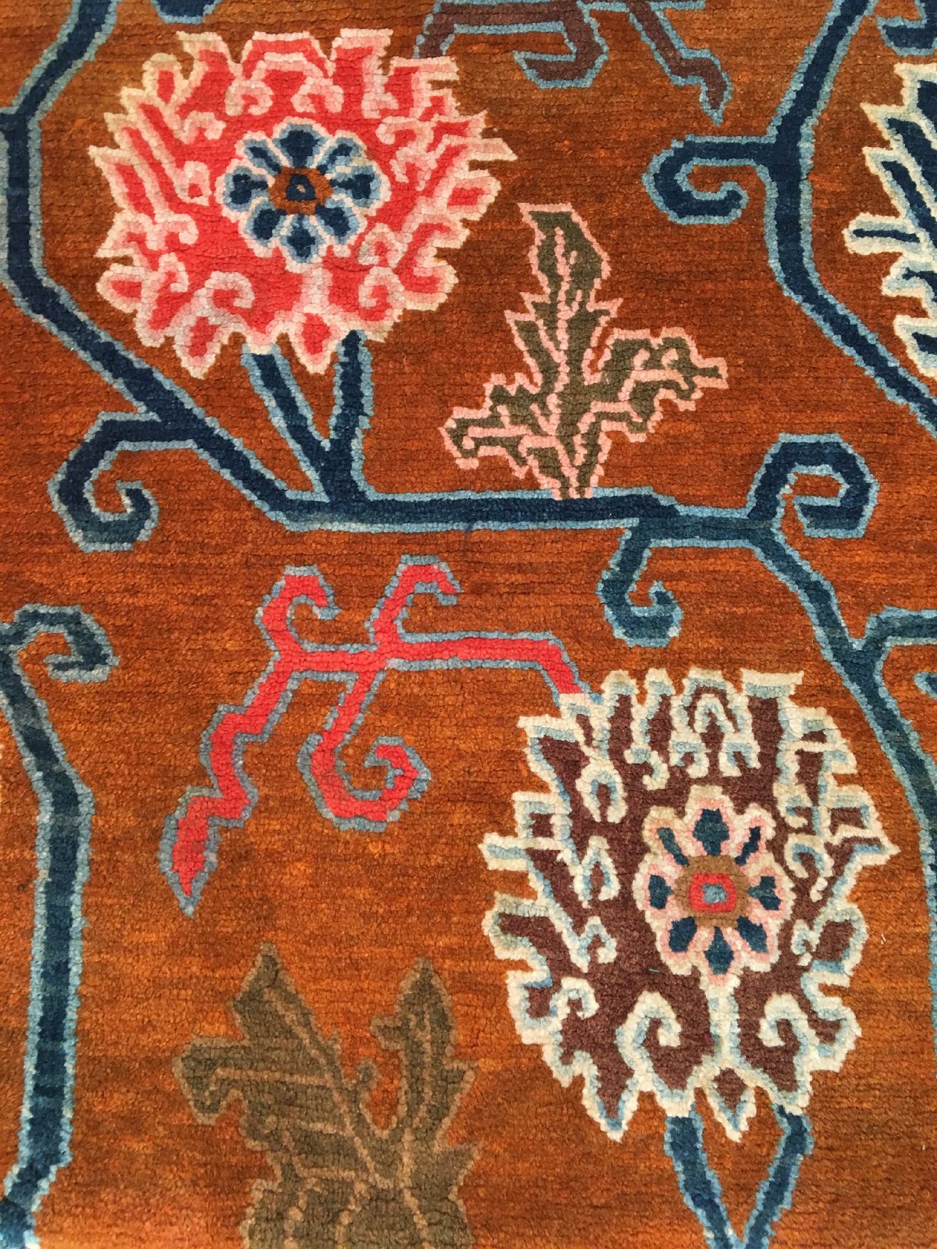 Detail d: Schigatse "Khaden" alt (Lotus-Ming Design), Südtibet, um 1920, Wolle geknüpft auf Wolle. Dekorativer Schlafteppich der tibeter mit Lotus ...
