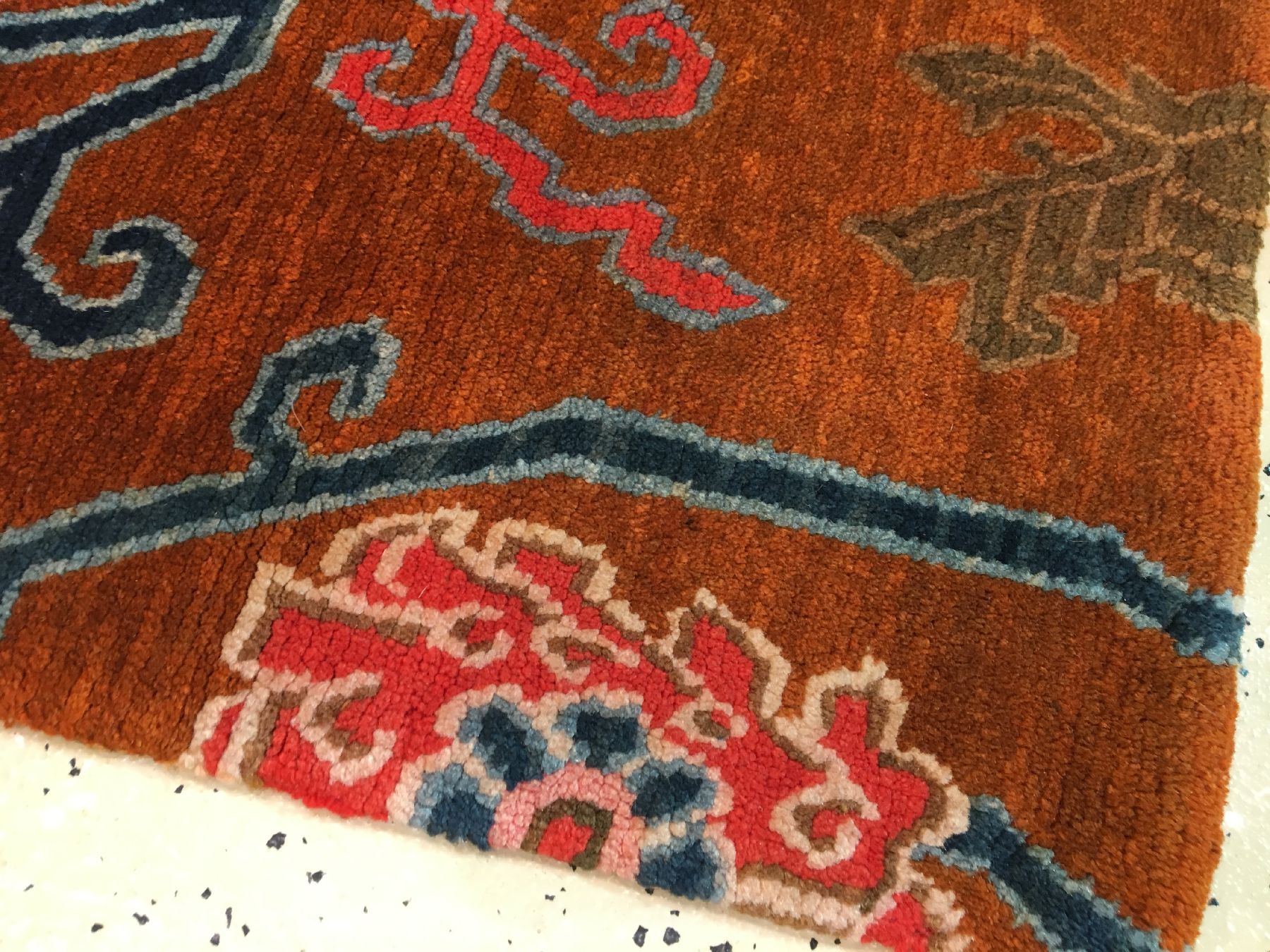 Detail f: Schigatse "Khaden" alt (Lotus-Ming Design), Südtibet, um 1920, Wolle geknüpft auf Wolle. Dekorativer Schlafteppich der tibeter mit Lotus ...