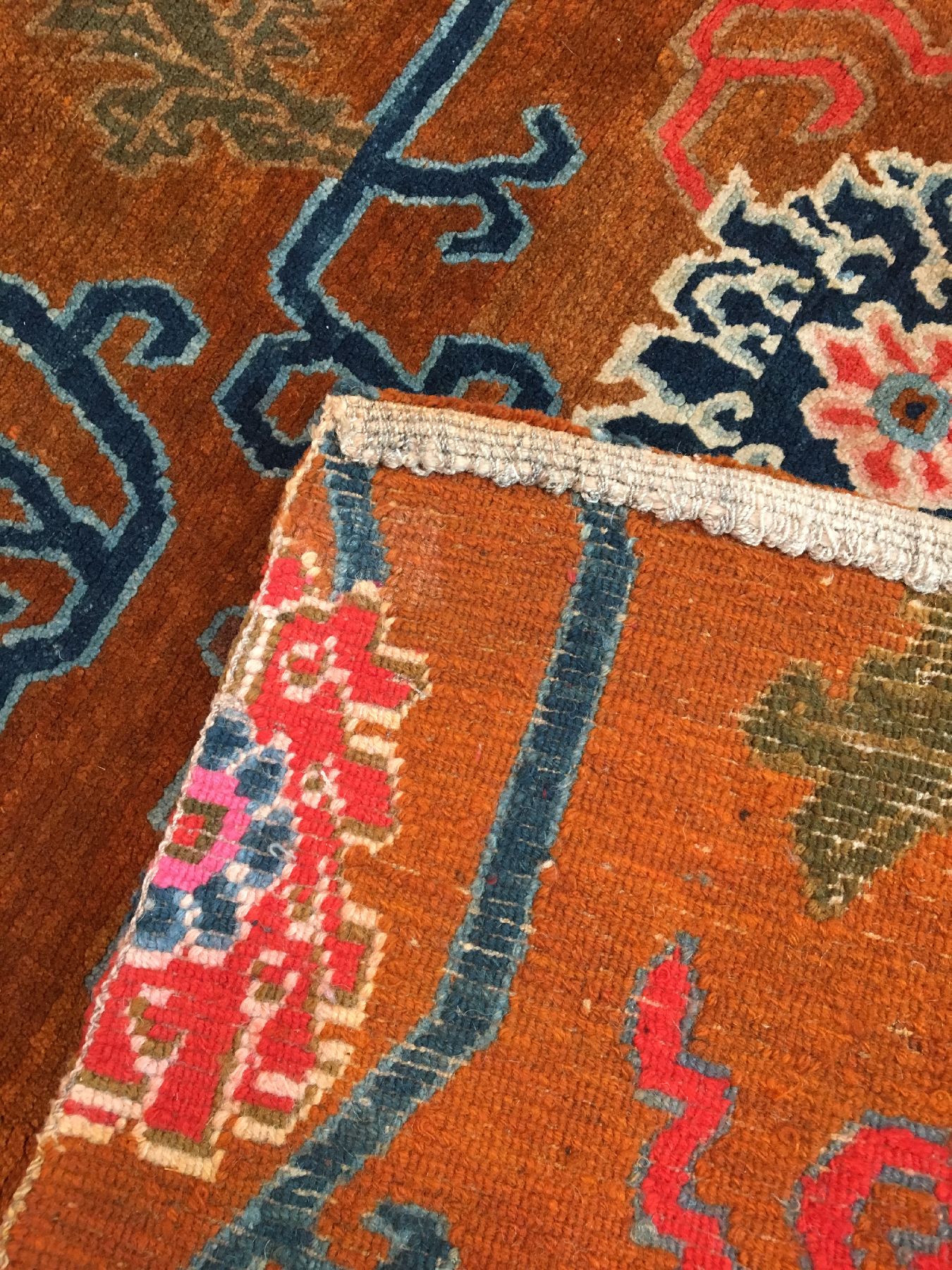 Detail g: Schigatse "Khaden" alt (Lotus-Ming Design), Südtibet, um 1920, Wolle geknüpft auf Wolle. Dekorativer Schlafteppich der tibeter mit Lotus ...