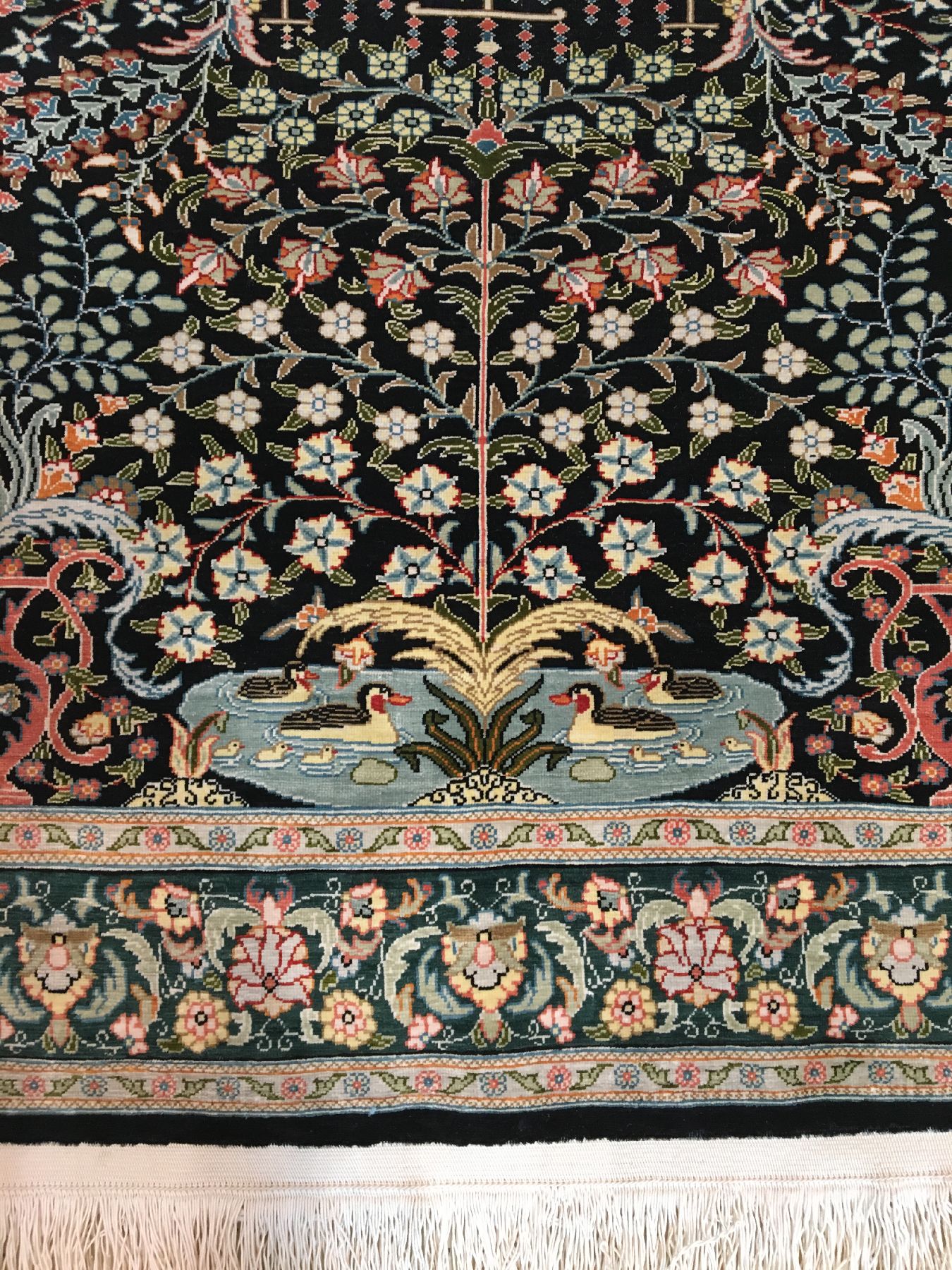 Detail e: Sehr feiner Seiden Hereke "14x14 Knotung" alt (Signiert), Türkei, um 1960, reine Naturseide. Hochfeiner Seiden Hereke mit ca. 2 Mil. ...
