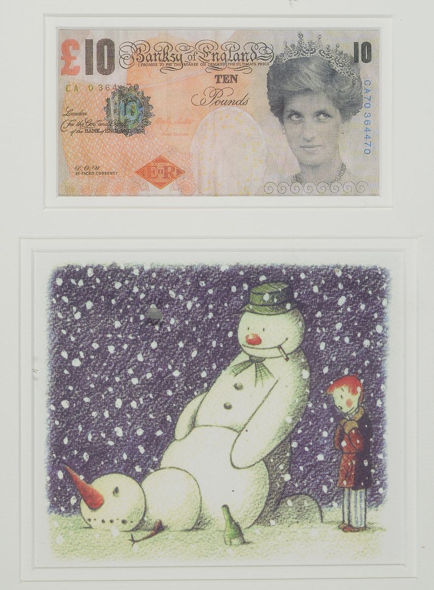 Banksy, zeitgenössischer britischer Künstler, Rude Snowman und difaced tenner, zwei Multiples in einem beidseitig verglasten Rahmen, Farboffsets, ...
