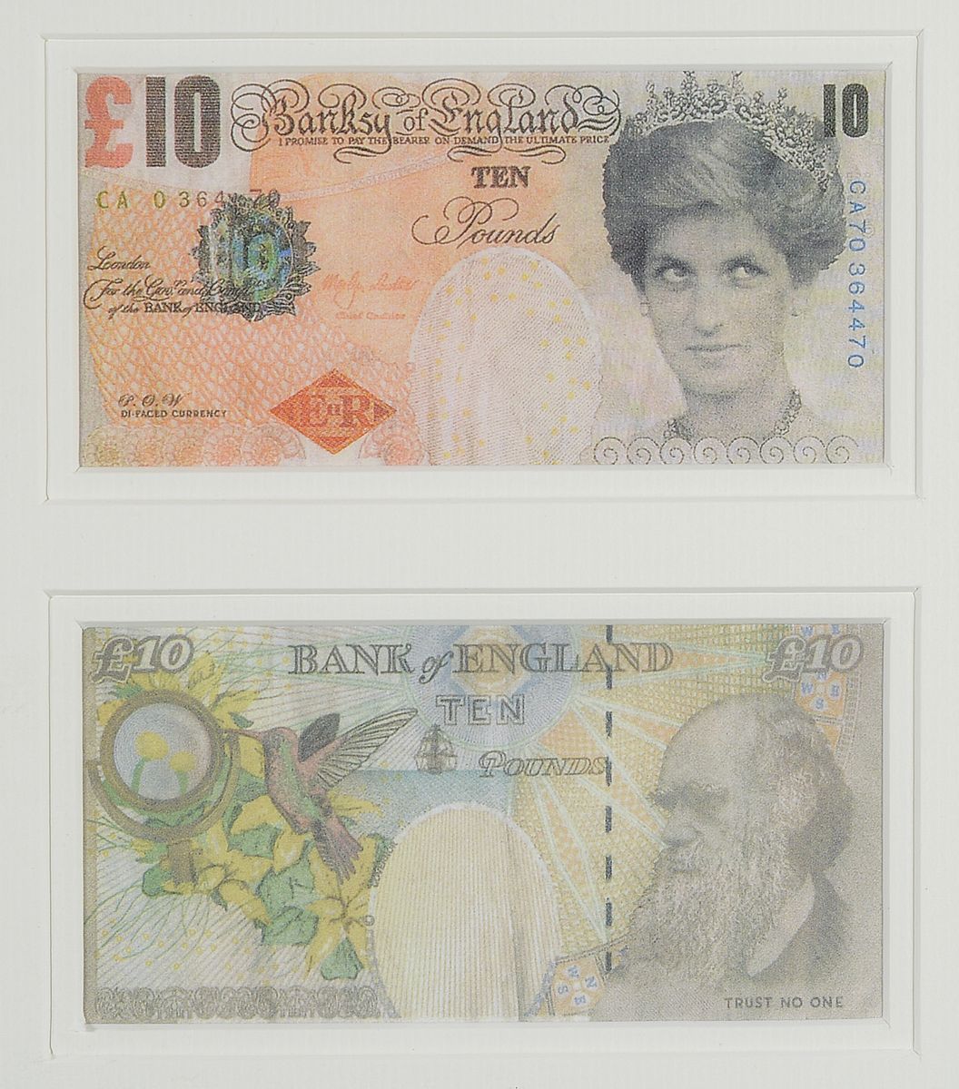 Banksy, zeitgenössischer britischer Künstler, zwei Stück der difaced tenners, Multiples, in beidseitig verglastem Rahmen, außen ca. 28.5x26cm