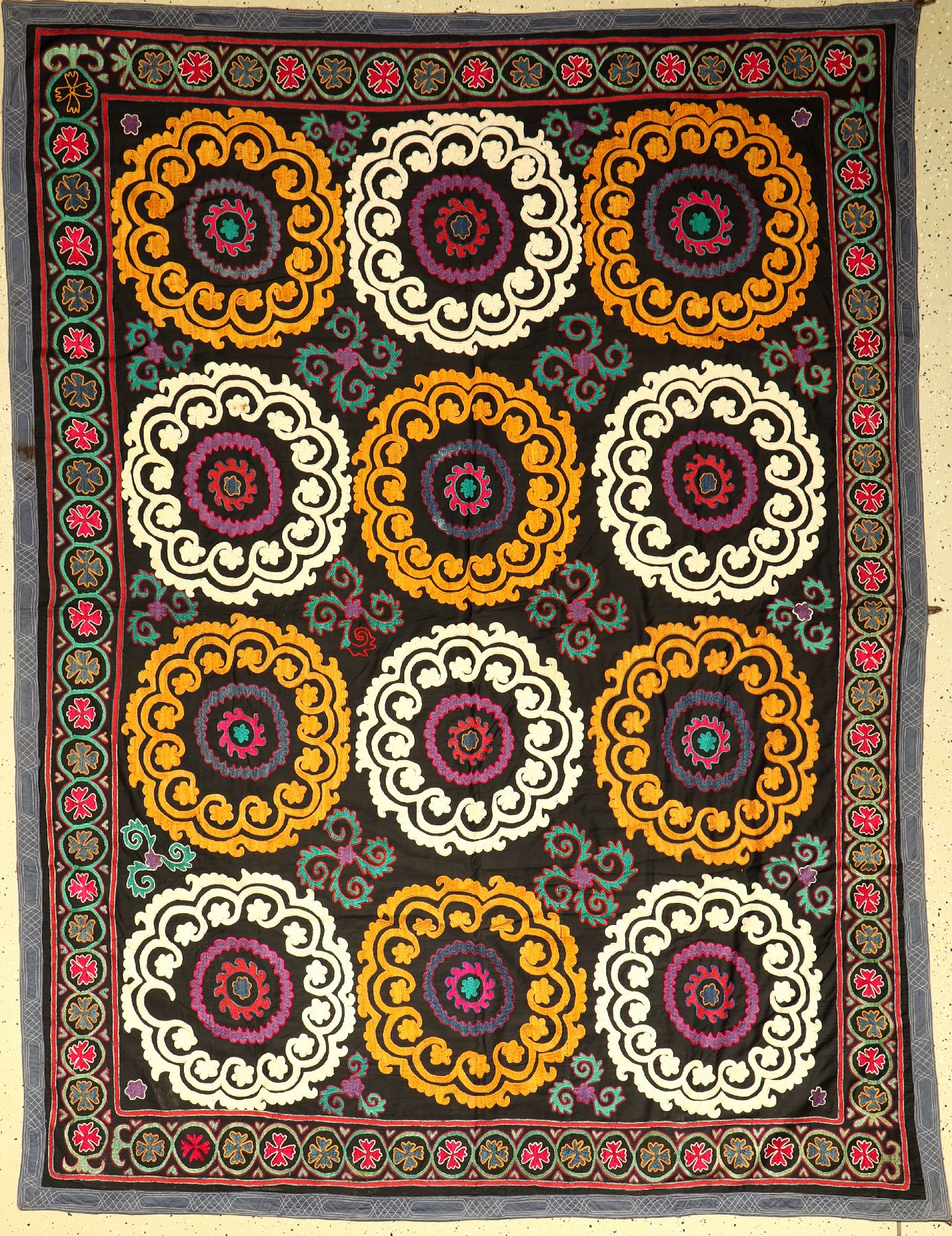 Susani Stickerei alt, Taschkent, Turkestan,um 1930/40, Seide Baumwolle, ca. 226 x 175 cm,Dekorativ, EHZ: 2