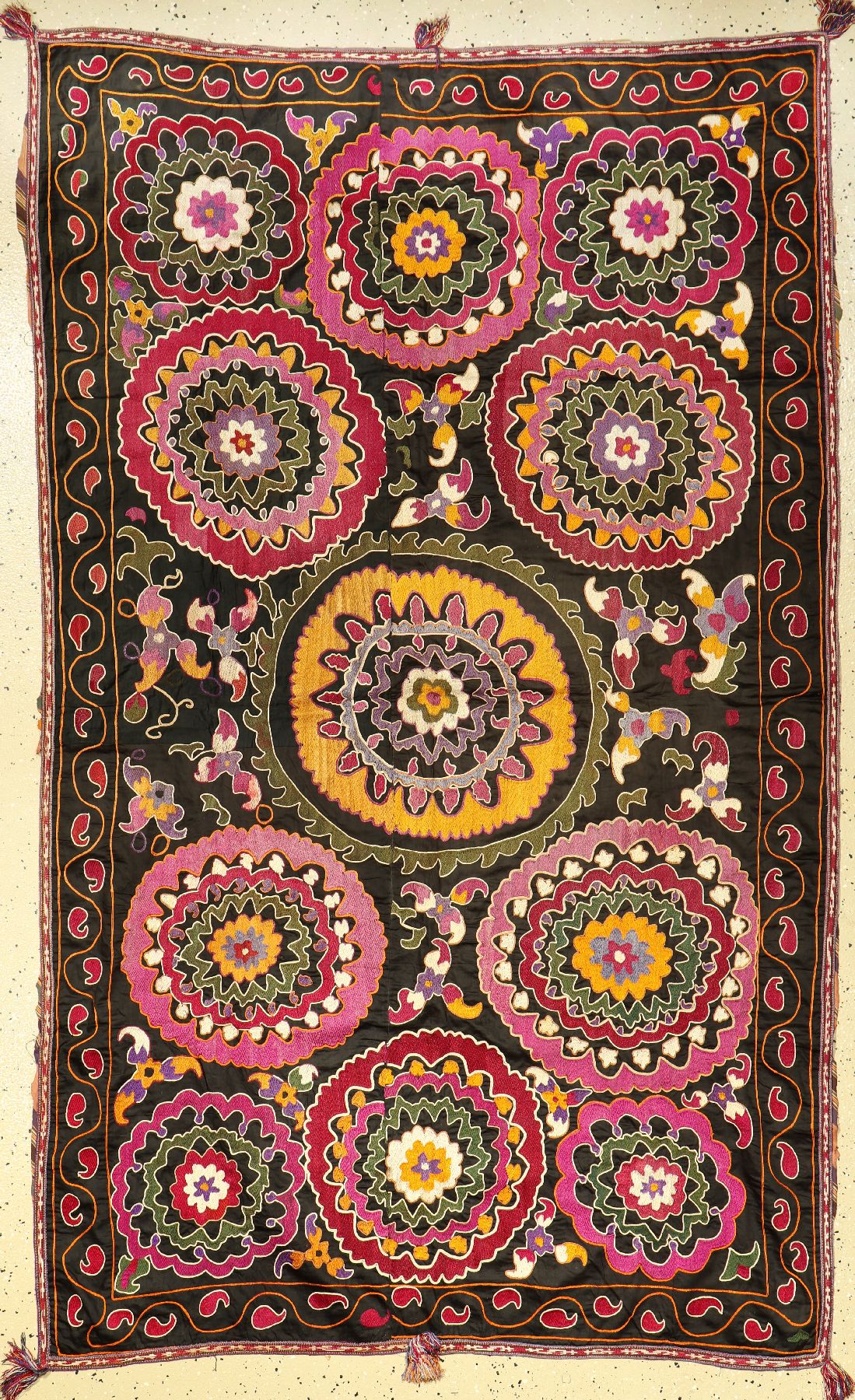 Seidenstickerei alt, Buchara, Turkmenistan,um 1940, Seide/Baumwolle, ca. 194 x 118 cm, dekorativ, EHZ: 2-3