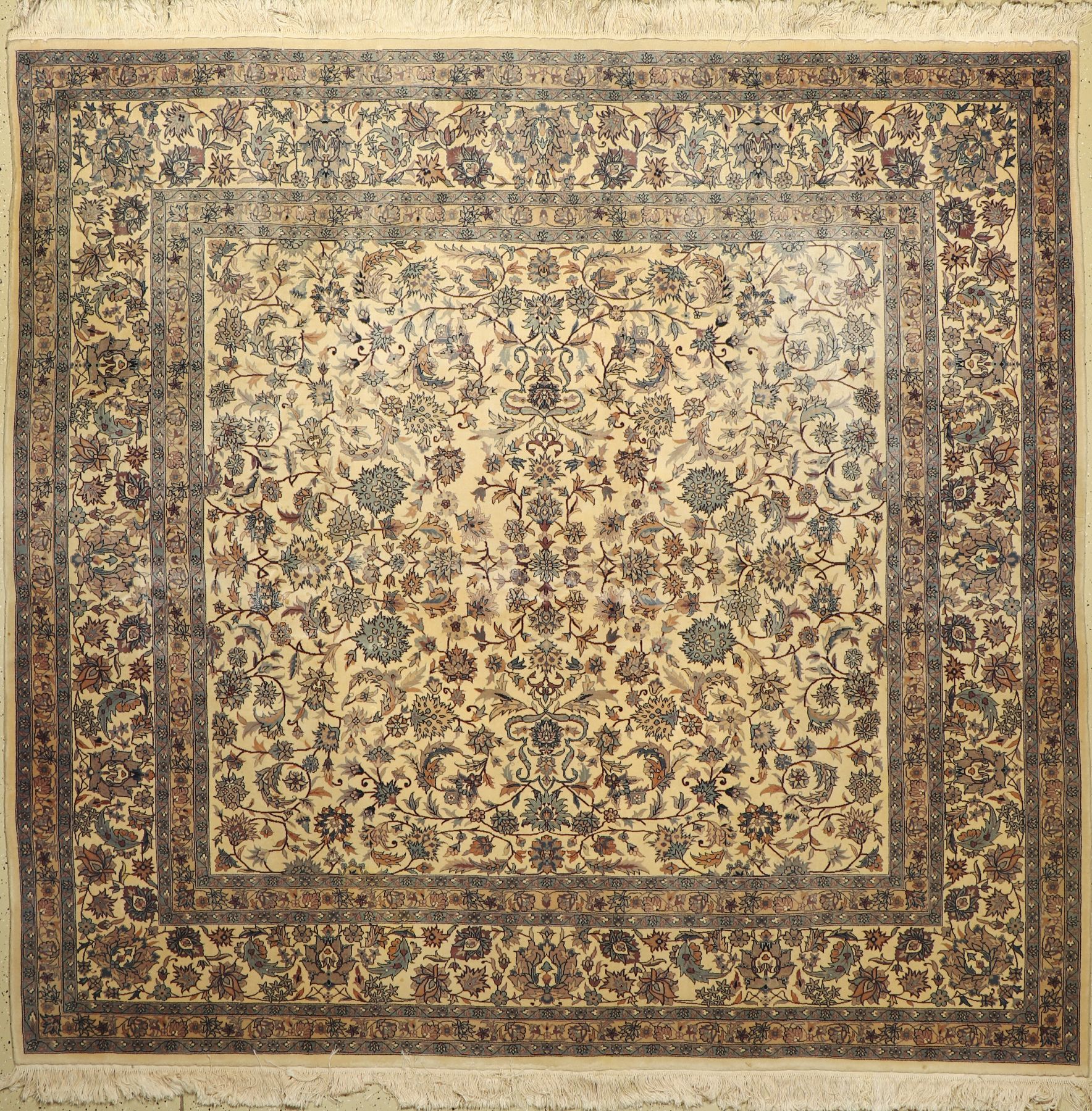 China, ca. 50 Jahre, Korkwolle, ca. 243 x 253 cm, EHZ: 3