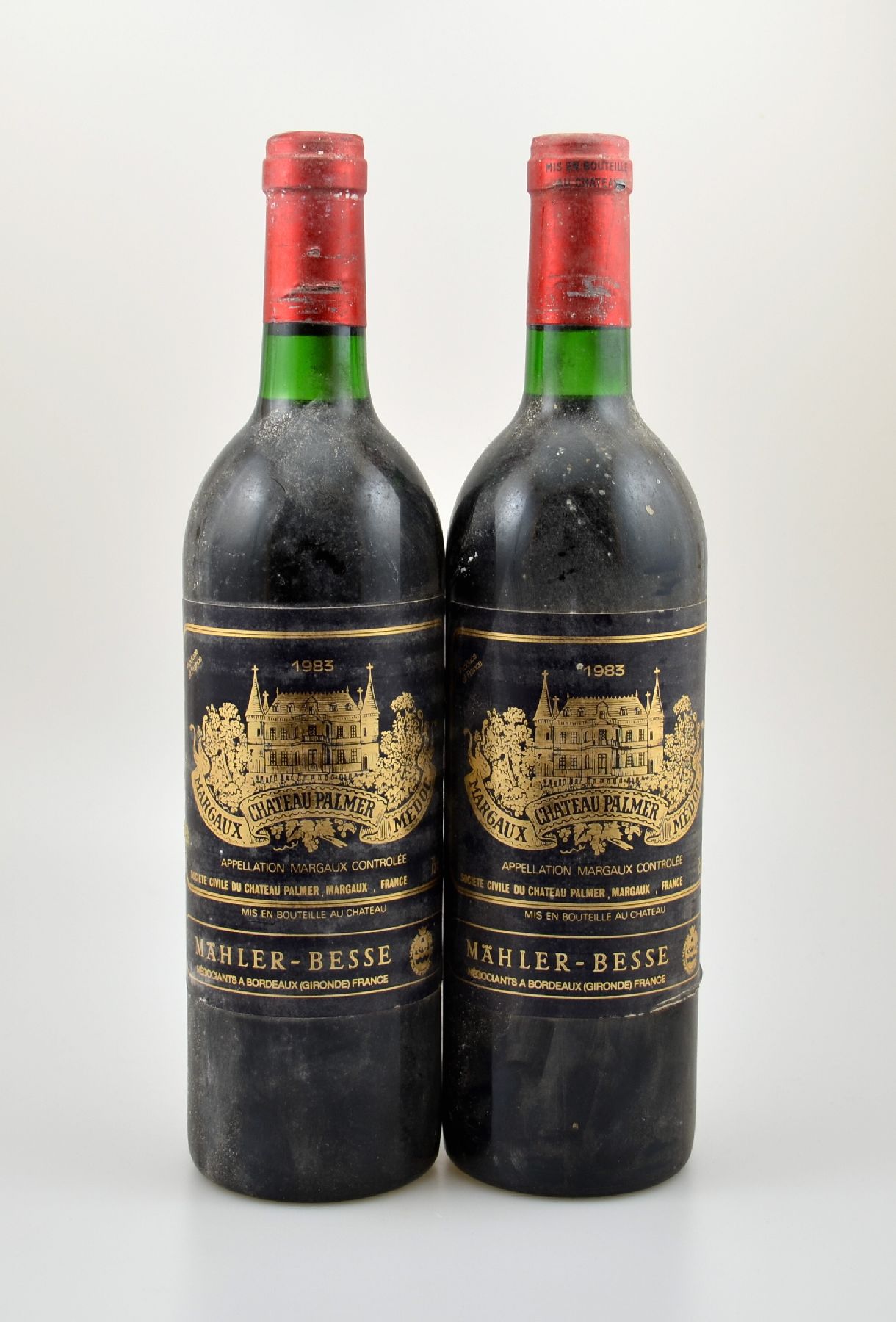2 Flaschen 1983 Chateau Palmer, Margaux, je ca. 75 cl, Füllstände: je top shoulder, Kapseln l. besch., unverkostet, 98 Parker Punkte, Provenienz: ...
