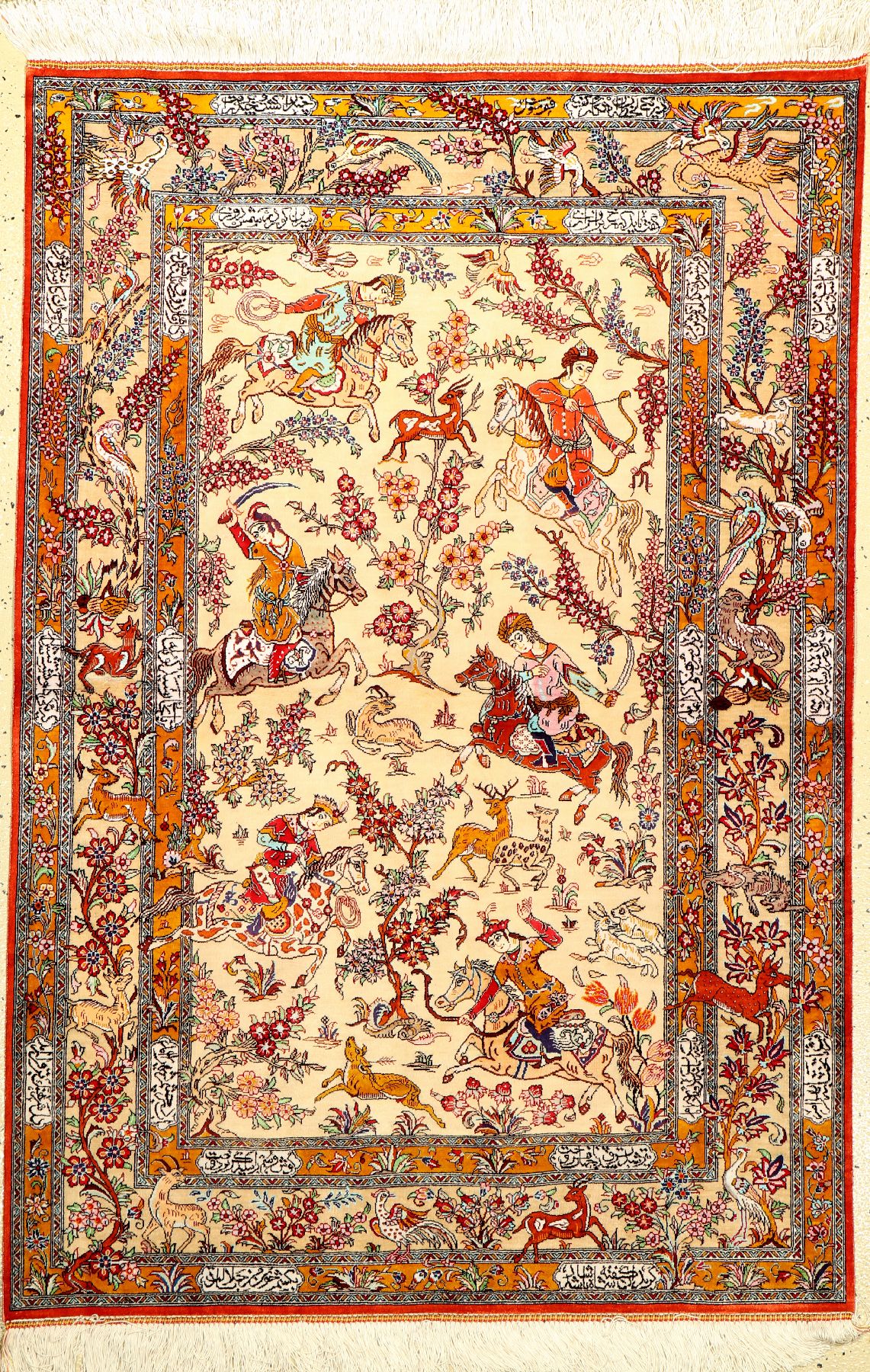 Seiden Ghom fein (The Hunting), Persien, ca. 15 Jahre alt, reine Naturseide. Dekorativer Seiden Ghom mit Jagdszenerie auf hellen Grund. Hochwertige ...