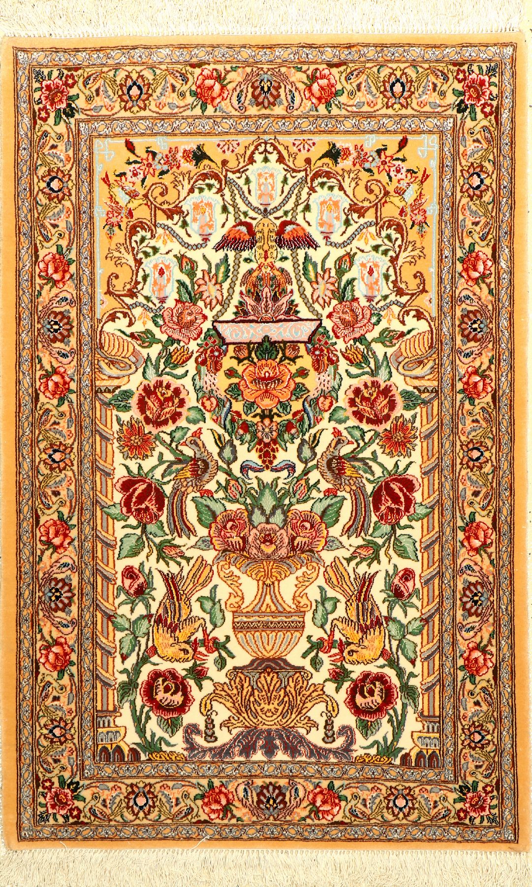 Esfahan fein (Paradies-Vasen Design), Persien, ca 15 Jahre alt, Korkwolle mit und auf Seide. Dekorativer Esfahan mit Säulen-Vasen Design, ca. 118 x ...