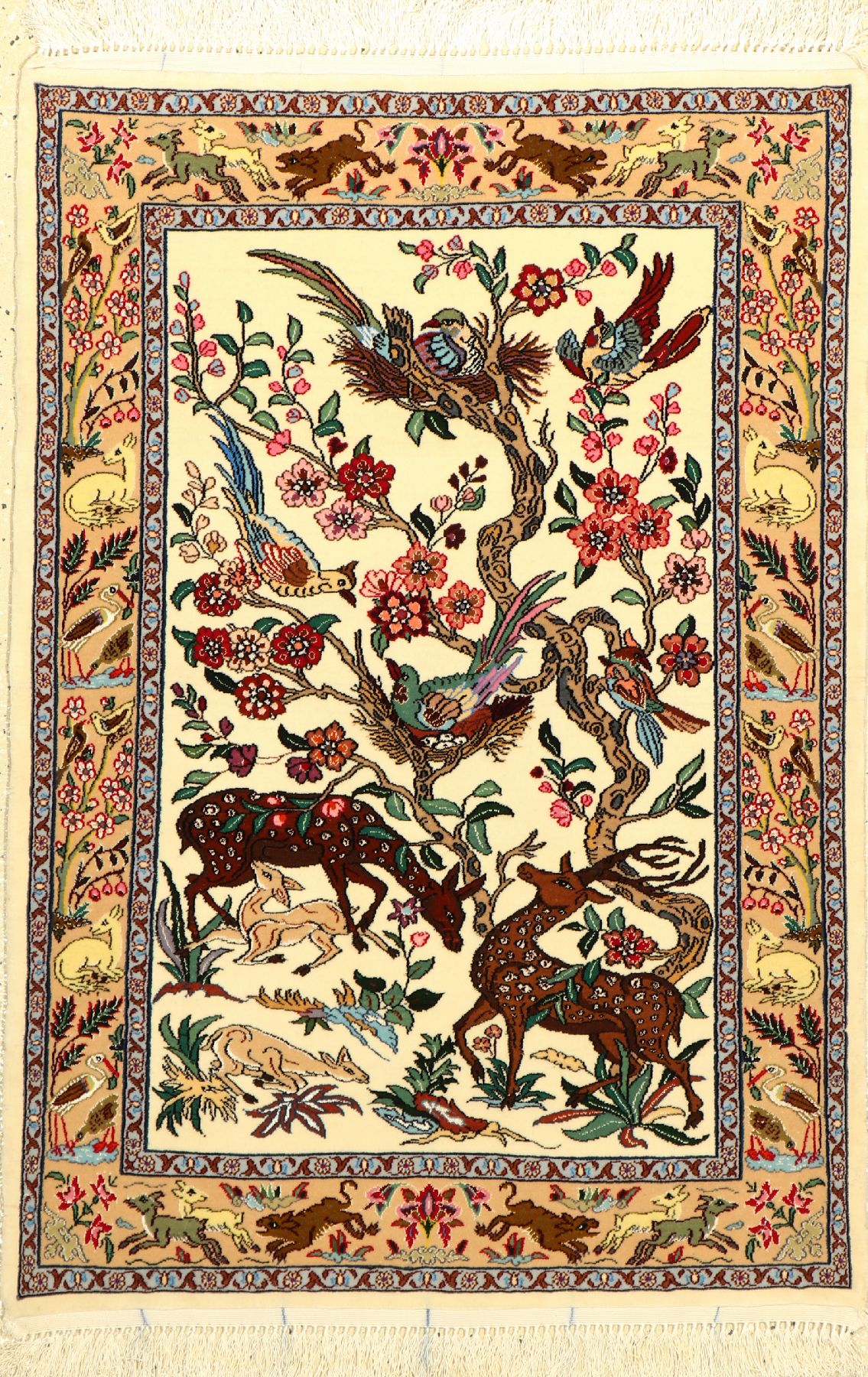 Esfahan fein (Lebensbaum), Persien, ca 15 Jahre alt, Korkwolle mit und auf Seide. Kunstvolles Muster mit Lebensbaum und Tiere, ca. 100 x 70 cm, EHZ: ...