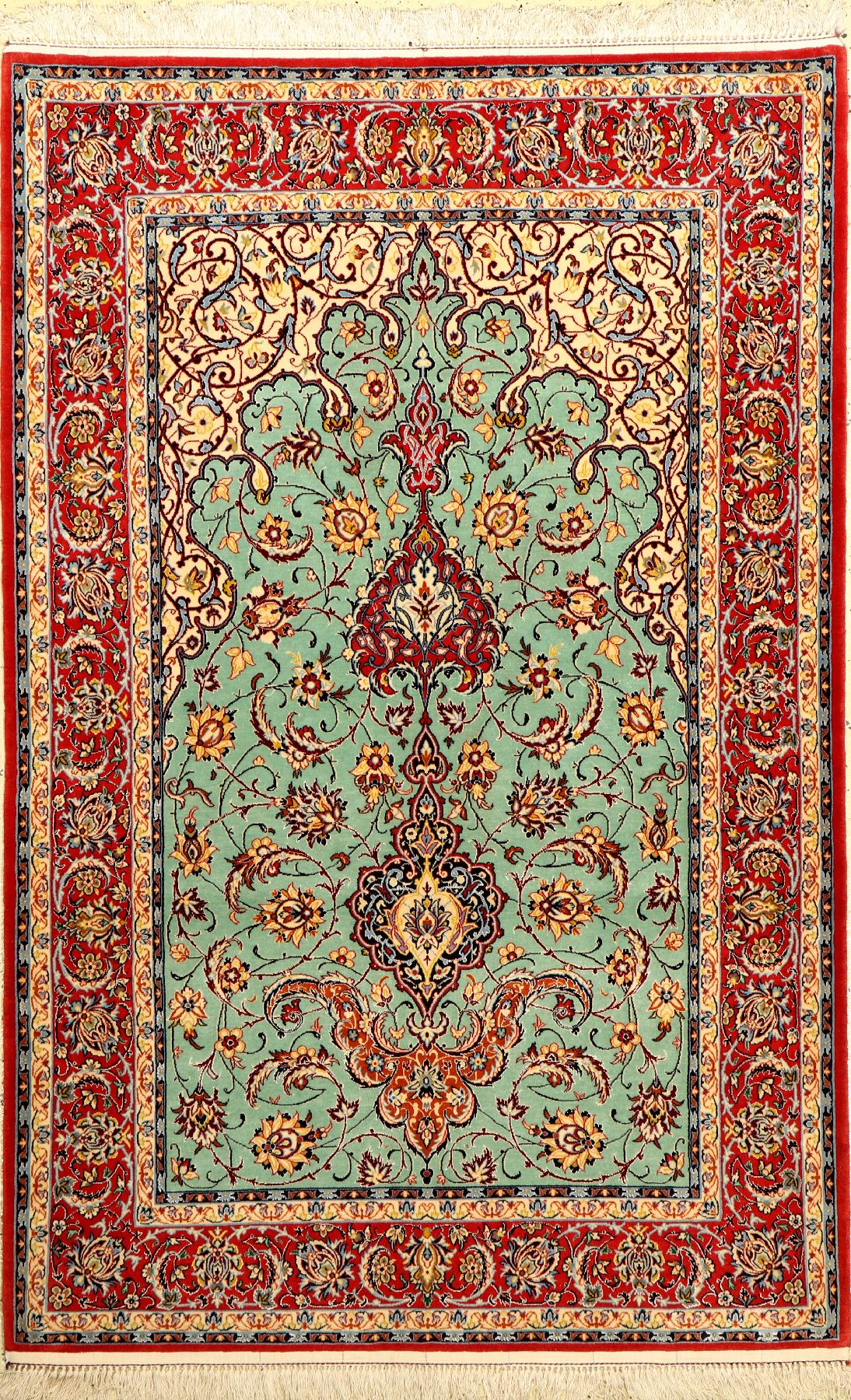 Türkisgrundiger Esfahan fein, Persien, ca. 15 Jahre alt, Korkwolle mit und auf Seide. Feiner Esfahan mit eleganten Mihrab Muster, ca. 168 x 107 cm, ...