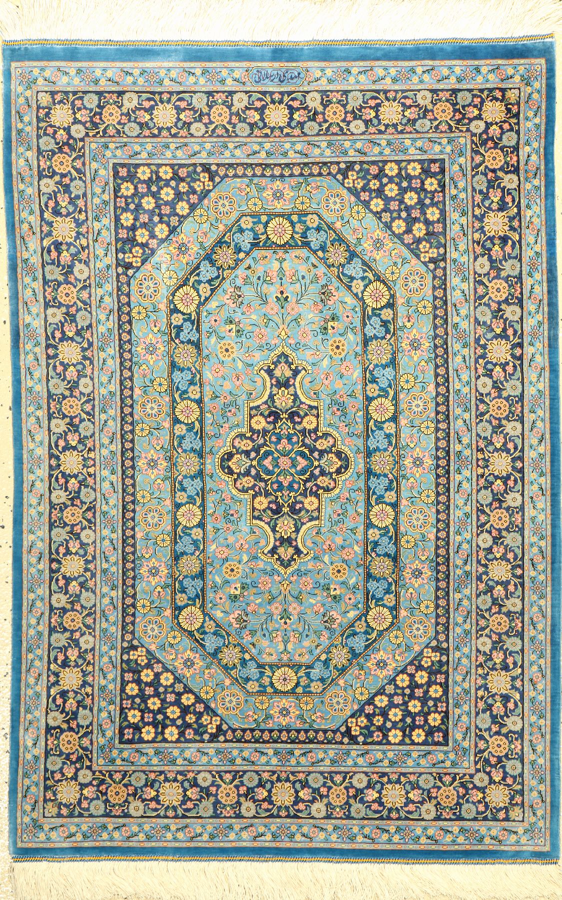 Sehr feiner Seiden Ghom "Mehdi Arsalani" (Signiert), Persien, ca. 15 Jahre alt, reine Naturseide. Hochfeiner Seiden Ghom mit himmelblauen ...