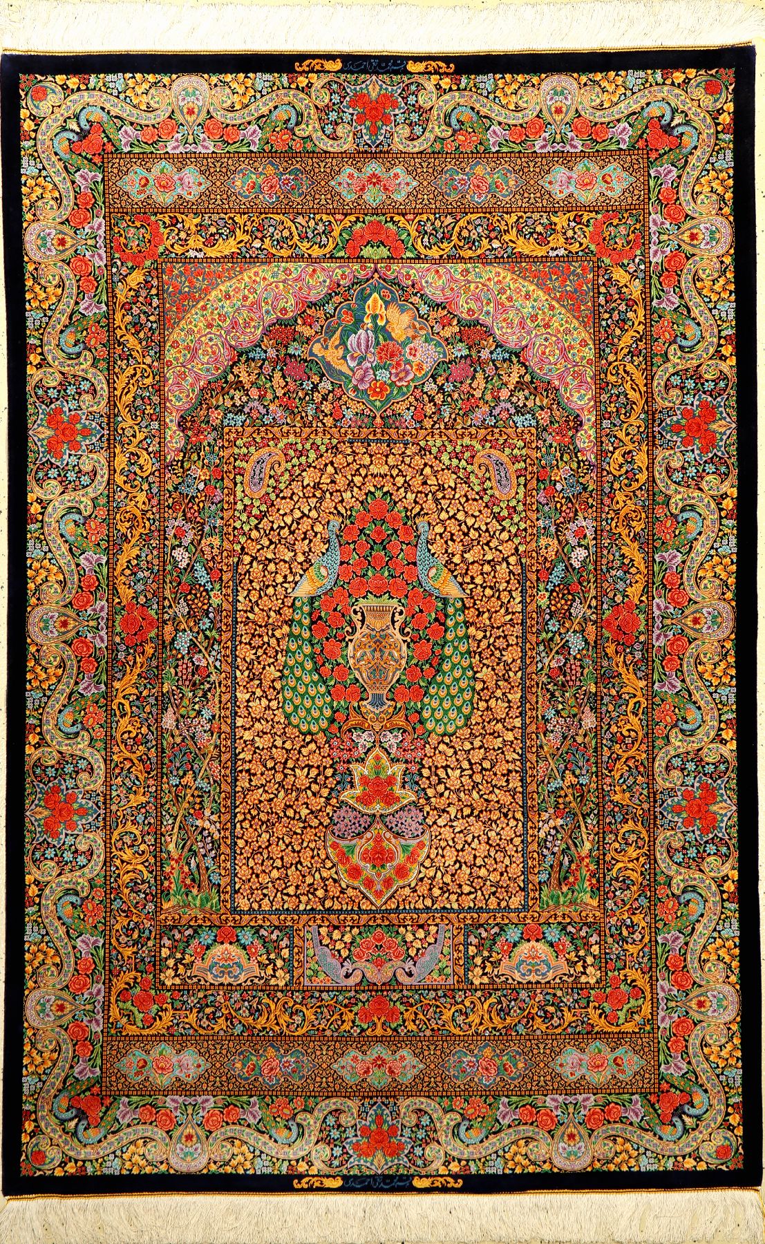 Einzigartiger sehr feiner Seiden Ghom "Mohammad Taghi Ahmadi" (Pfauen Mille-Fleur Design) "Doppel Signatur", Persien, ca. 15 ...