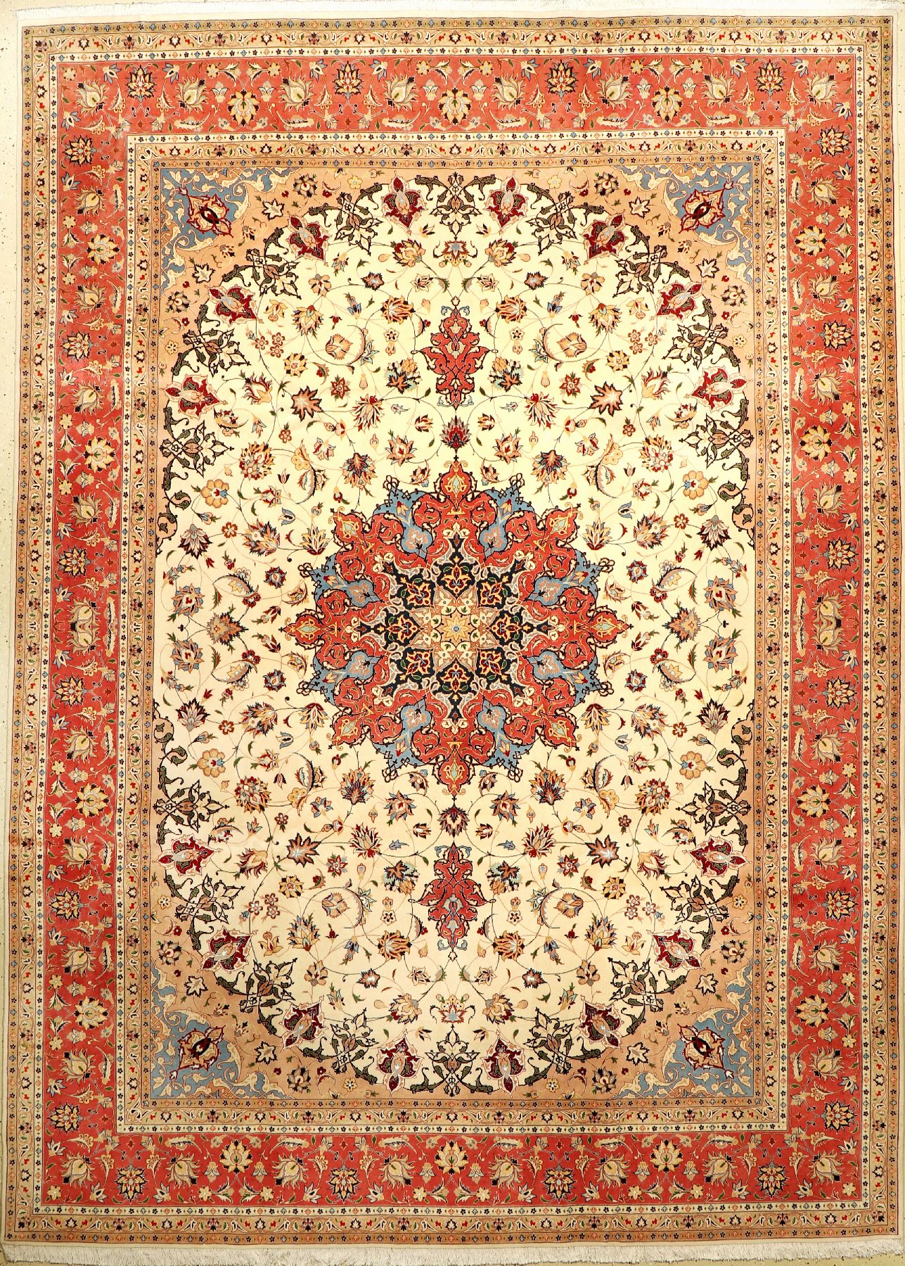 Täbriz fein (Part-Silk) alt, Persien, ca. 40 Jahre, Korkwolle mit Seide, ca. 349 x 251 cm, hochwertig, dekorativ, EHZ: 1-2 (fachkundig gereinigt). ...