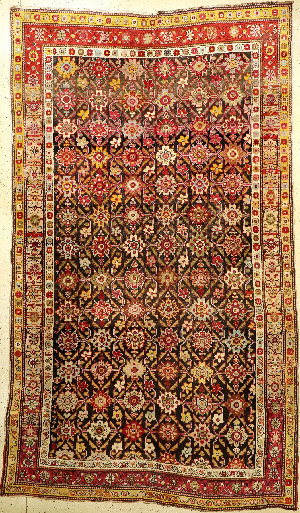 Karabagh Shusha antik, Kaukasus, um 1900, Wolle auf Wolle, ca. 320 x 186 cm, EHZ: 2-3 (in der länge reduziert und neu zusammengefügt).