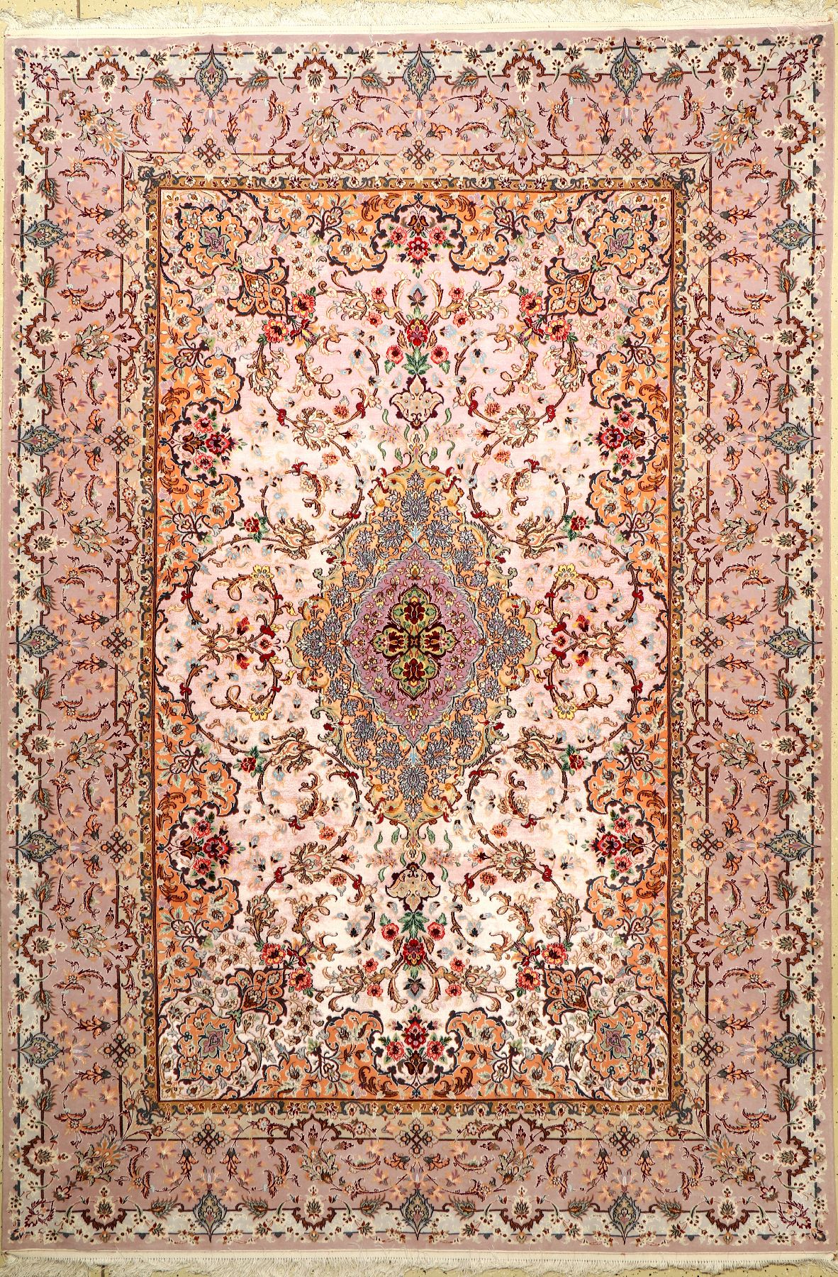 Esfahan fein (Seidengrund), Persien, ca. 15 Jahre alt, Seide mit Korkwolle auf Seide, ca. 305 x 207 cm, EHZ: 1-2 (fachkundig gereinigt), eleganter ...
