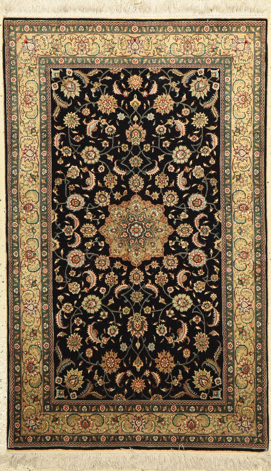 China Seide, Persien, ca. 30 Jahre, reine Naturseide, ca. 129 x 77 cm, 1 Mio.Kn, EHZ: 2