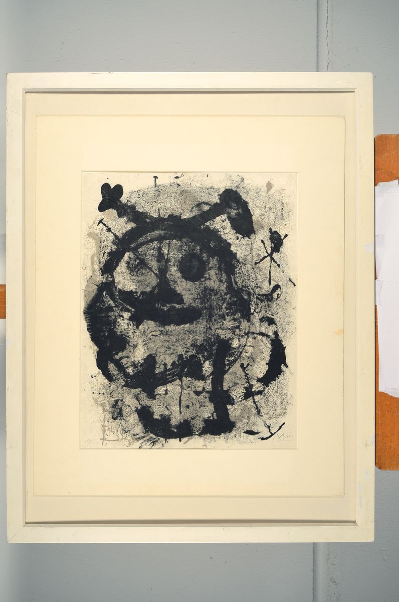 Detail k: Joan Miro, 1893-1983, Ohne Titel, Lithografie, re unten sign., num. 13/75, im PP eingefasst, unter Glas gerahmt, gesamt ca, 69x54 cm