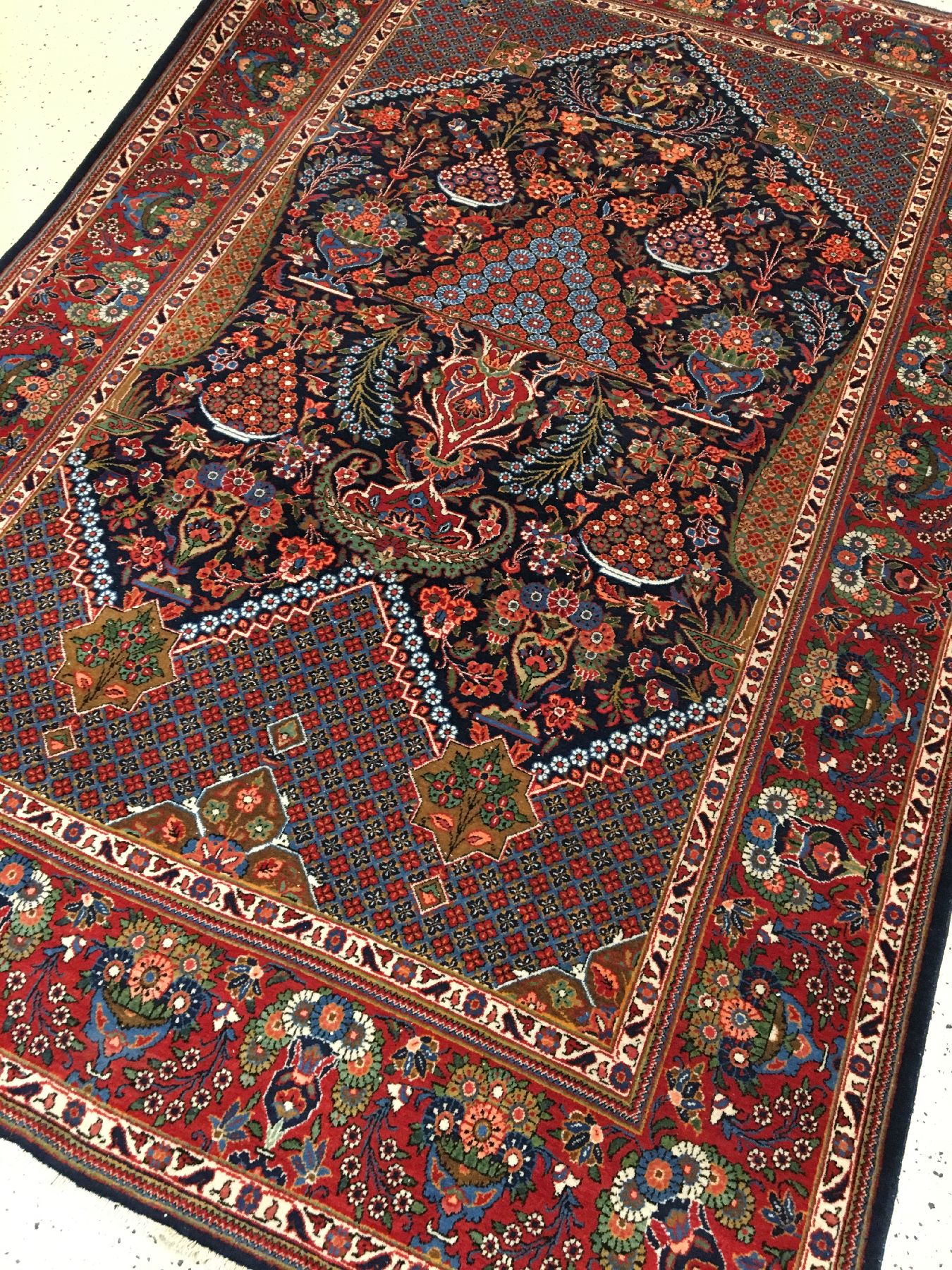 Detail a: Feiner Keschan Kork alt (Hadji-Khanumi Design), Zentralpersien, um 1930, Korkwolle geknüpft auf Baumwolle. Kork Keschan im sogenannten ...