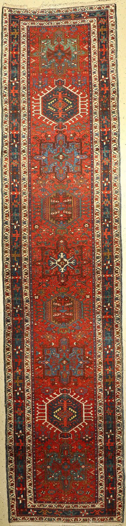 Karadja alt, Persien, um 1930, Wolle auf Baumwolle, ca. 442 x 100 cm, EHZ: 3
