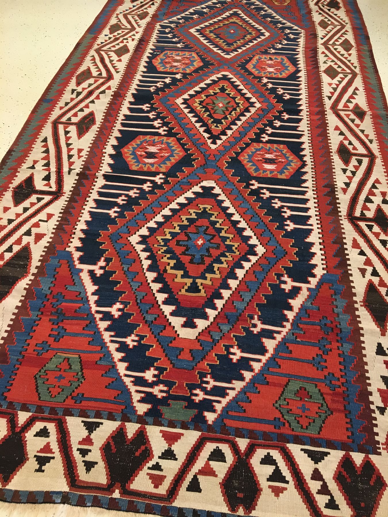 Detail a: Großer Kuba "Kelim" antik, Ostkaukasus, Ende 19.Jhd., Wolle gewebt auf Wolle. Dekorativer Kelim aus der Kuba-Region im selten großen ...