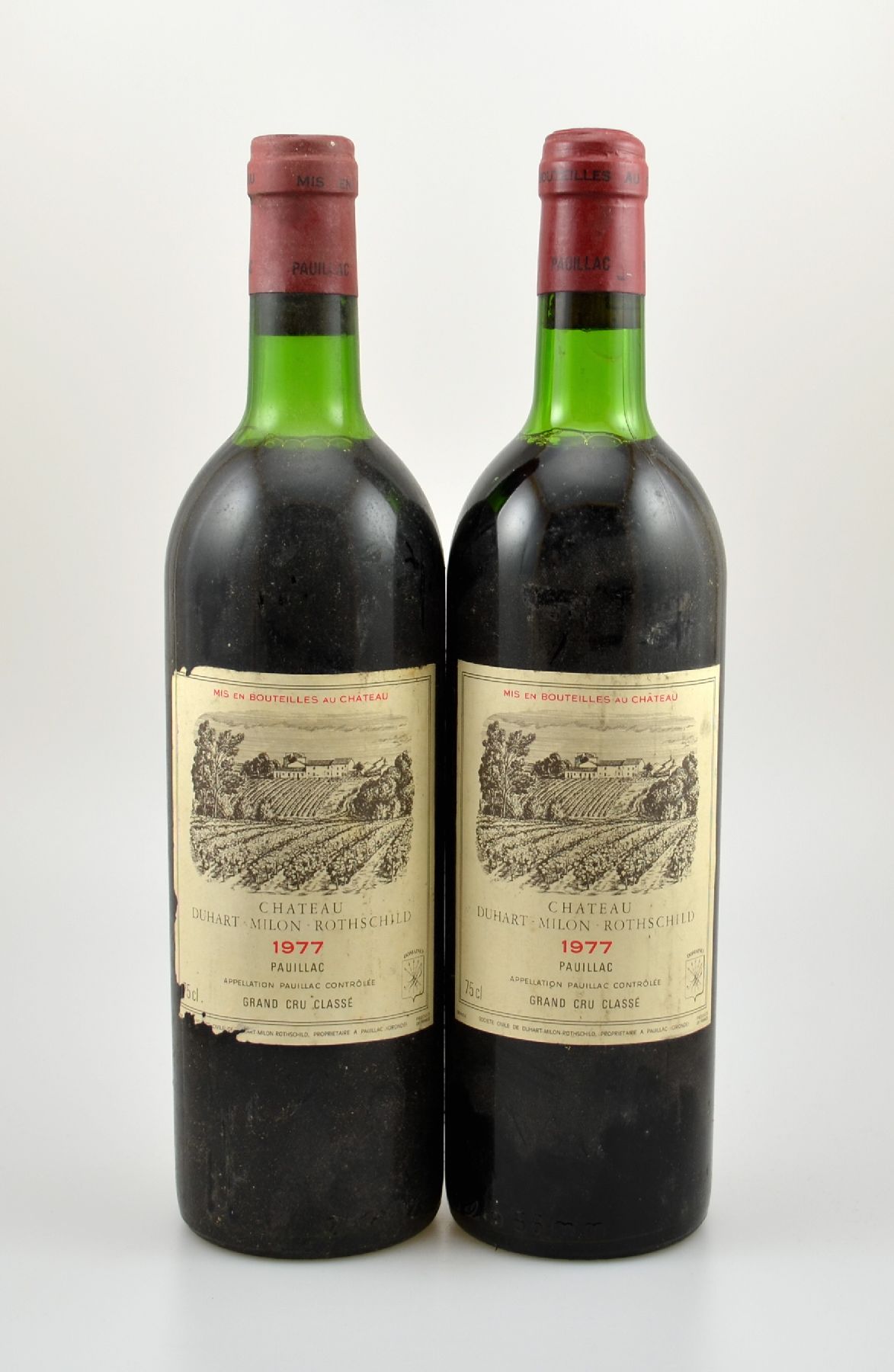 2 Flaschen 1977 Chateau Duhart Milon Rothschild, Pauillac, Grand Cru Classe, je ca. 75 cl, Füllstände: je ca. upper mid shoulder, Etiketten l. ...
