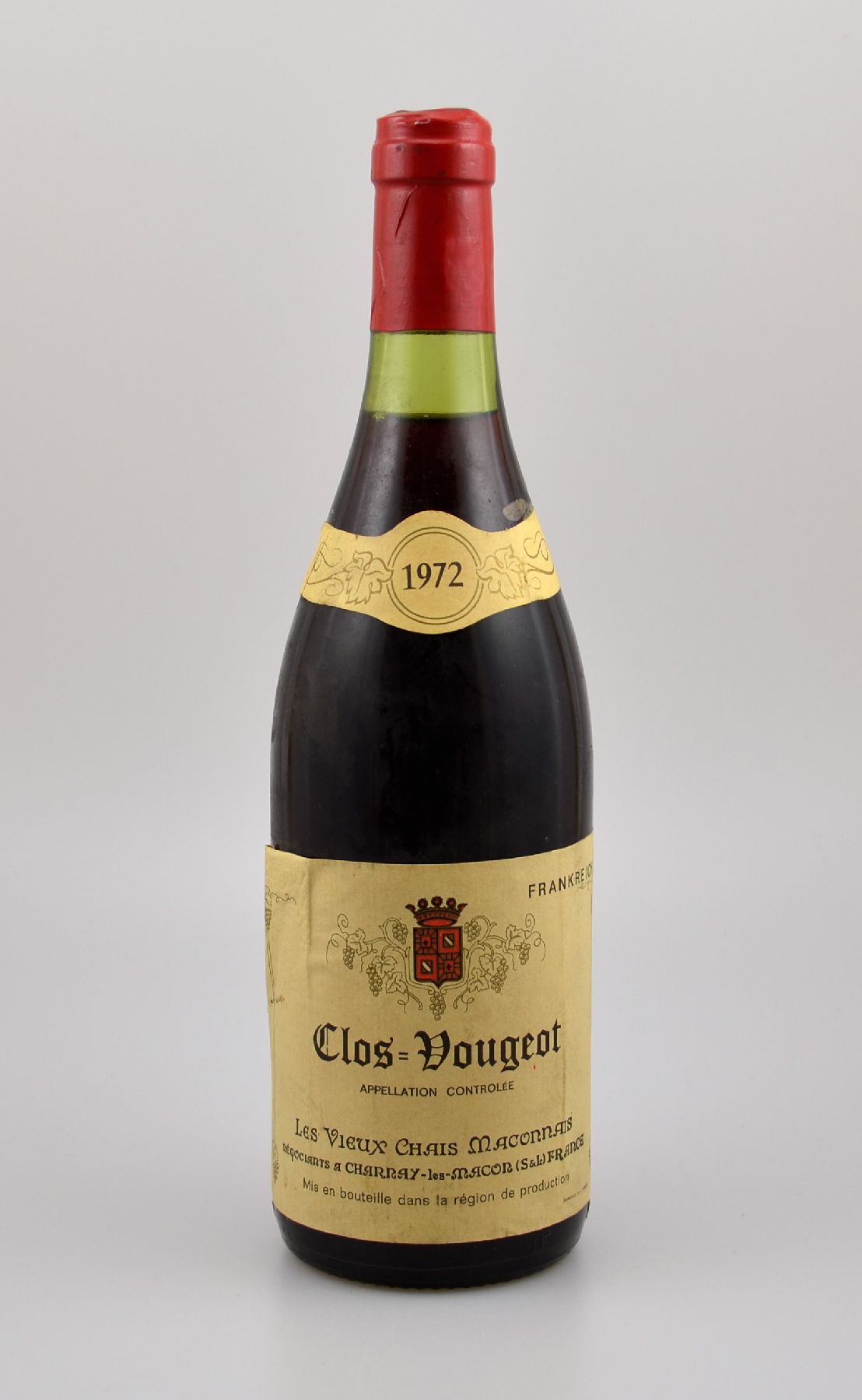 1 Flasche 1972 Clos Vougeot, Les Vieux Chais Maconnais, Abstand zwischen Kapsel und Wein: ca. 2 cm, guter Erhaltungszustand, unverkostet, Provenienz: ...