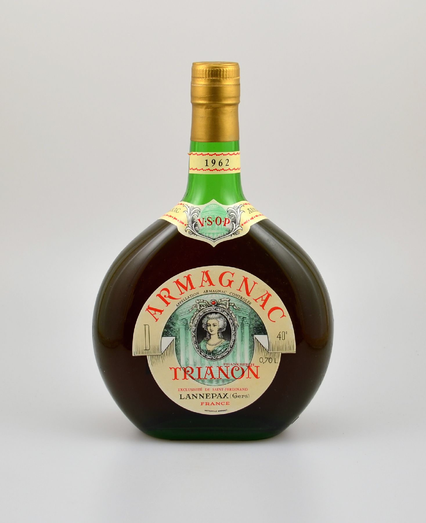 3 Flaschen 1962 Armagnac, Trianon, Lannepax, je ca. 70 cl, 40 % Vol., Abstände zwischen Kapsel und Armagnac: ca. 4,5 cm, gute Erhaltungszustände, ...