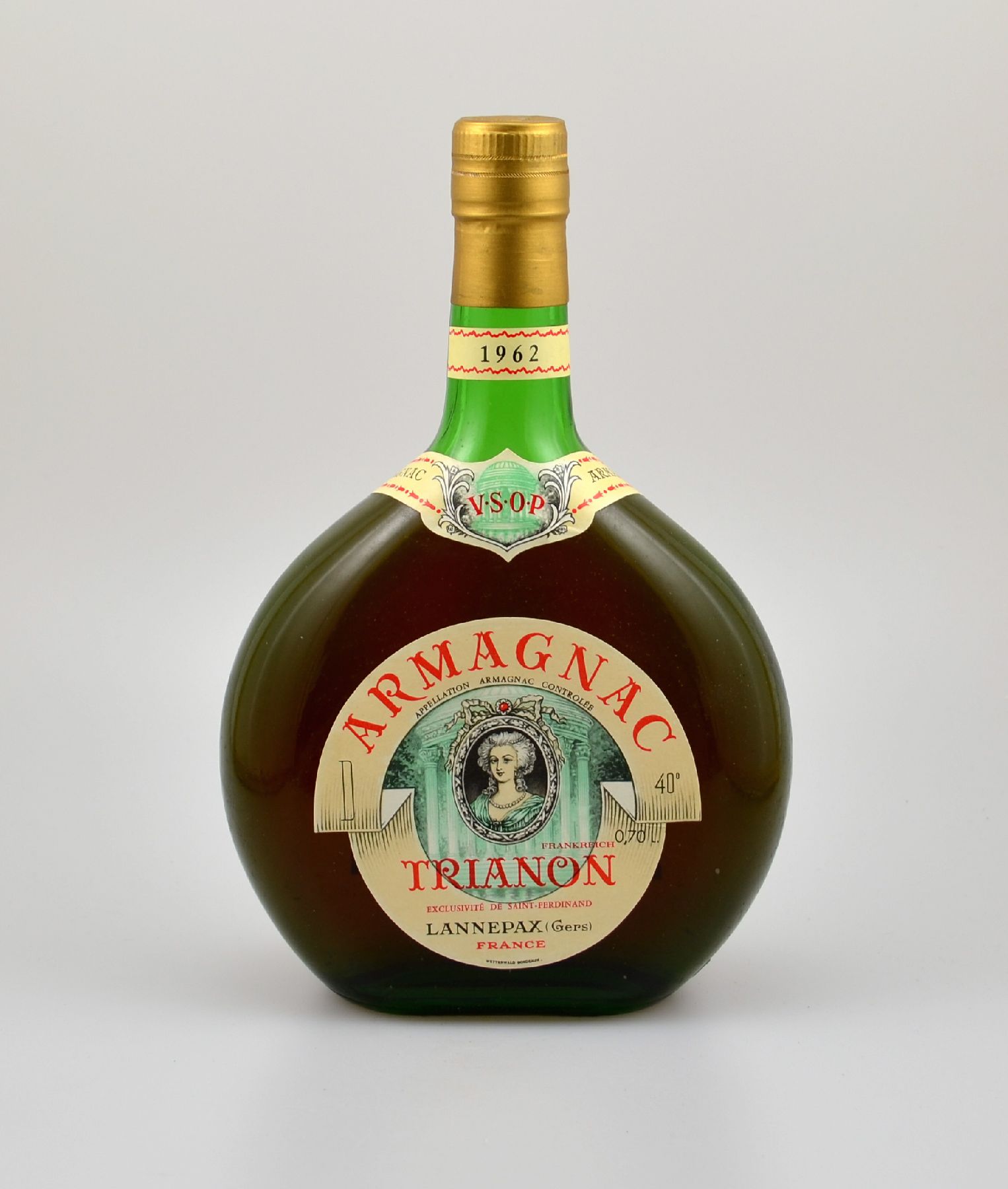 3 Flaschen 1962 Armagnac, Trianon, Lannepax, je ca. 70 cl, 40 % Vol., Abstände zwischen Kapsel und Armagnac: ca. 4,5 cm, gute Erhaltungszustände, ...