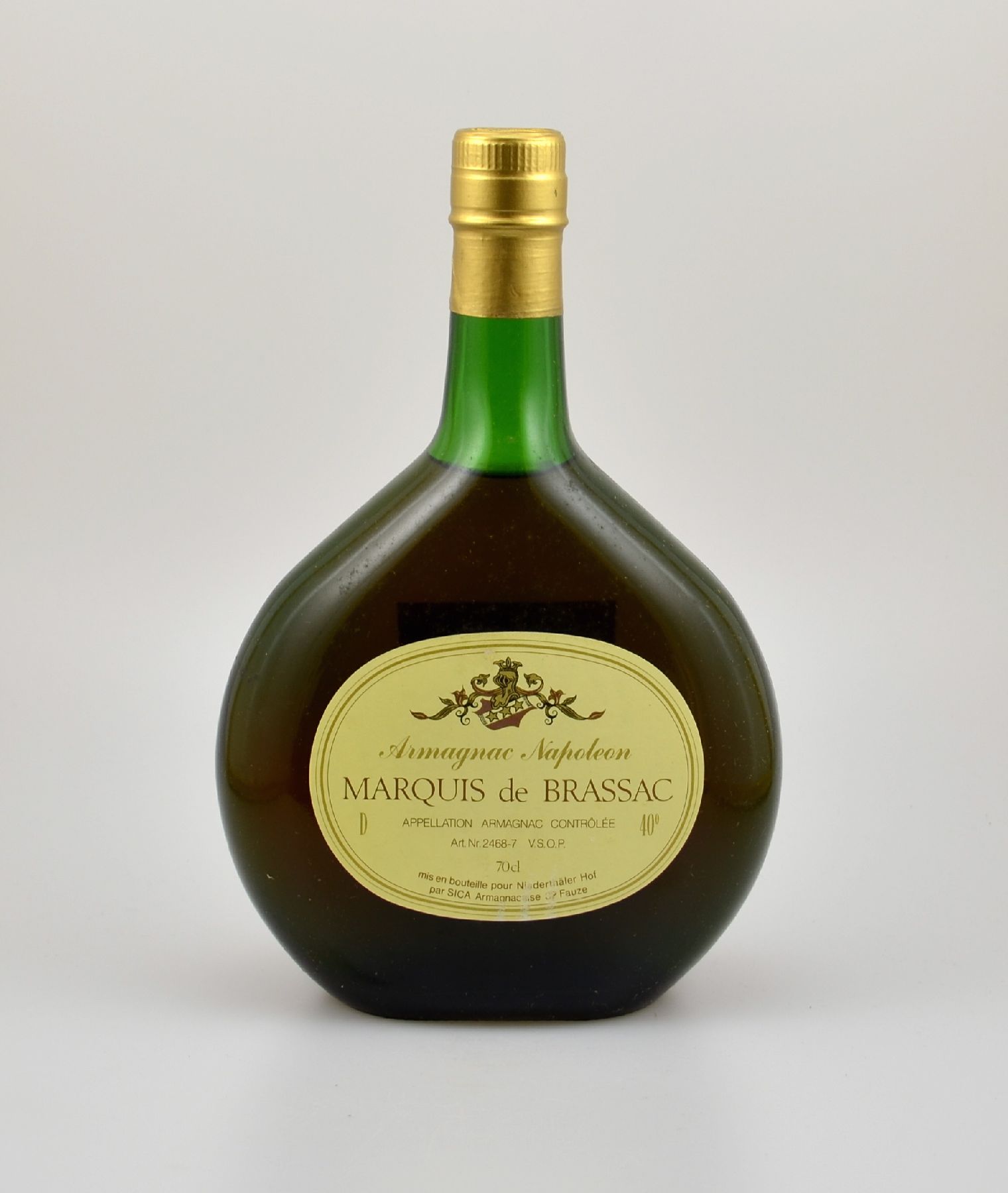 3 Flaschen Armagnac Napoleon Marquis de Brassac, je ca. 70 cl, 40 % Vol., Abstände zwischen Kapsel und Armagnac: je ca. 4,5 cm, gute ...