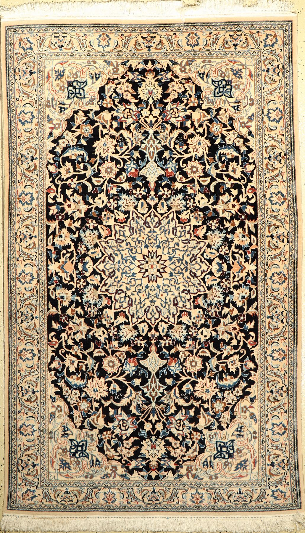 Nain, Persien, ca. 20 Jahre, Korkwolle mit Seide, ca. 218 x 131 cm, EHZ: 2