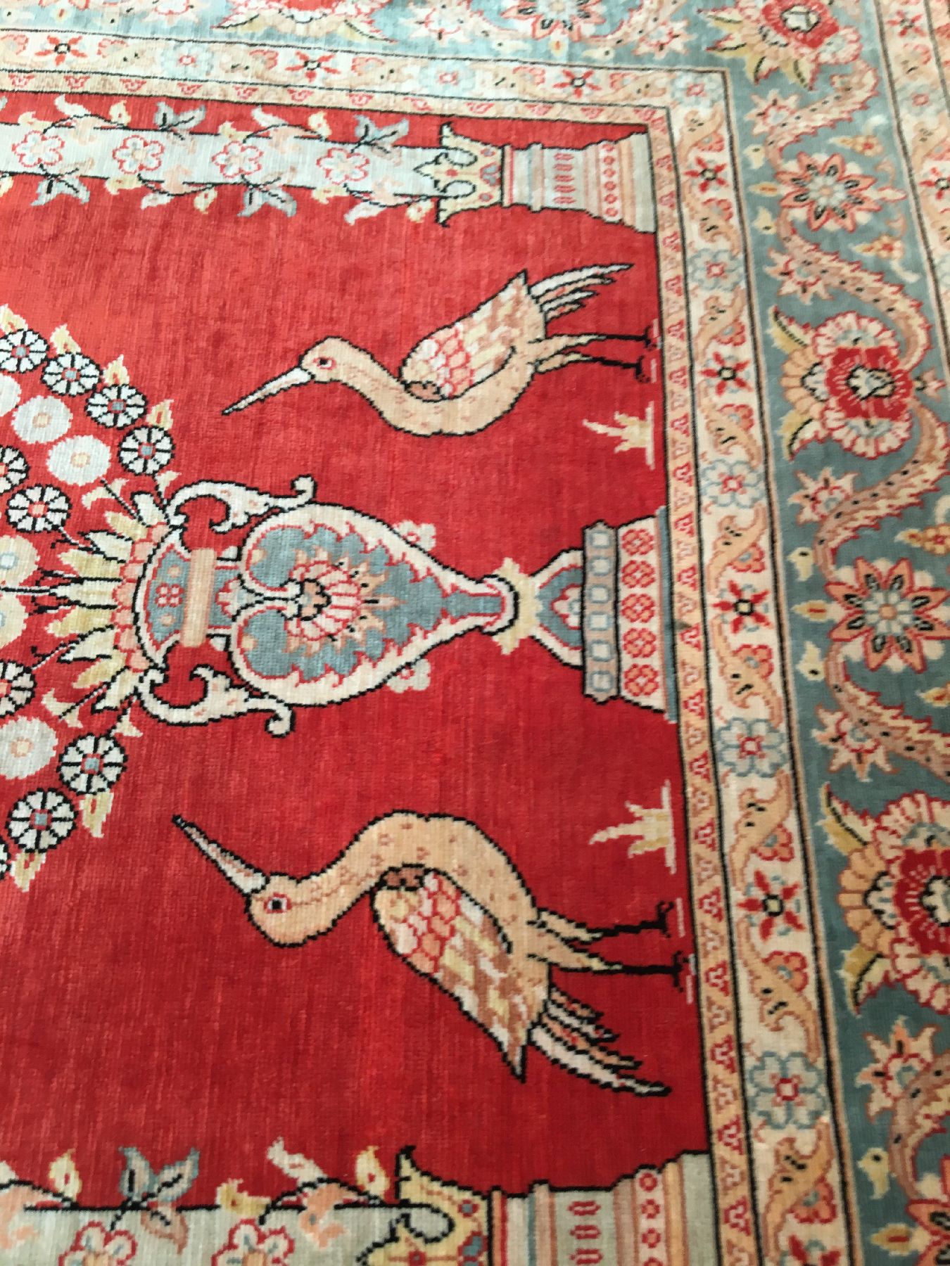 Detail e: Sehr feiner Seiden Hereke "14x14 Knotung" alt (Signiert), Türkei, um 1970, reine Naturseide. Hochfeiner Seiden Hereke mit ca. 2 Mil. ...