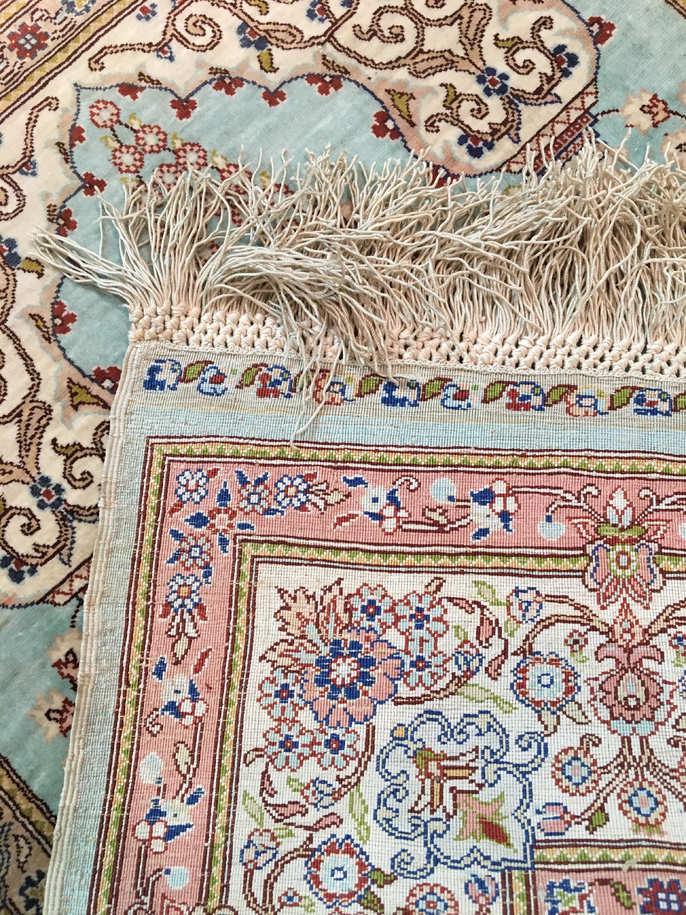 Detail g: Sehr feiner Seiden Hereke "14x14 Knotung" alt (Signiert), Türkei, um 1960, reine Naturseide. Hochfeiner Seiden Hereke mit ca. 2 Mil. ...
