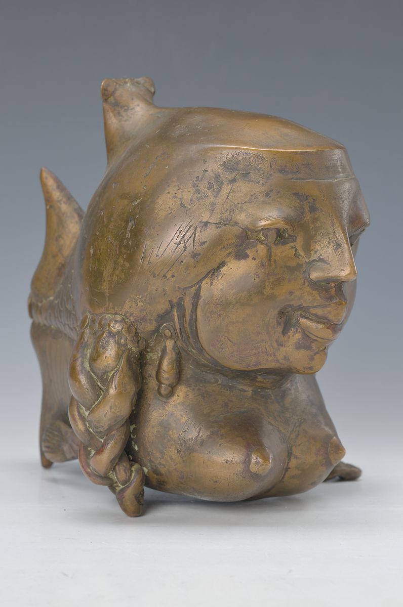Gernot Rumpf, geb. 1941, Fischmutter, Bronzeskulptur, sign., monogramm., ca. 22,5x23x19 cm