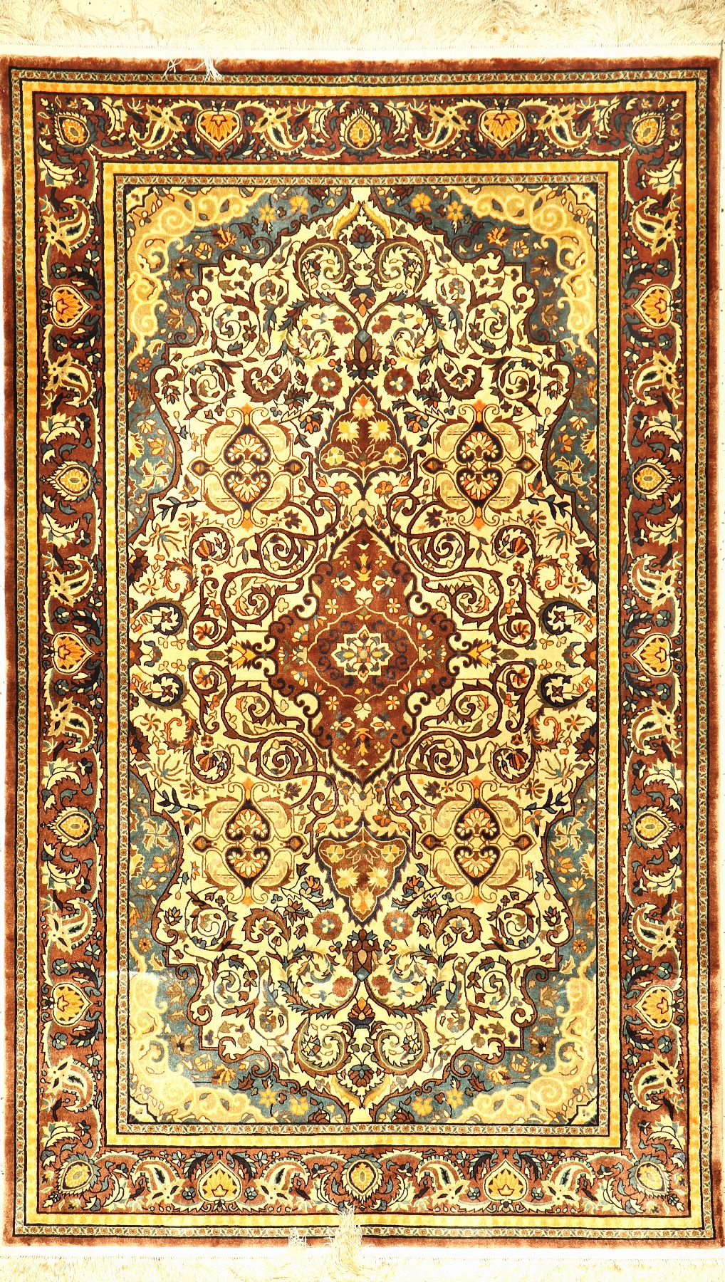 Seiden China-Esfahan fein, China, sehr fein, ca. 40 Jahre, reine Naturseide, ca. 220 x 133 cm, EHZ: 2 (guter Zustand), ca. 1 Mil. Knoten per ...