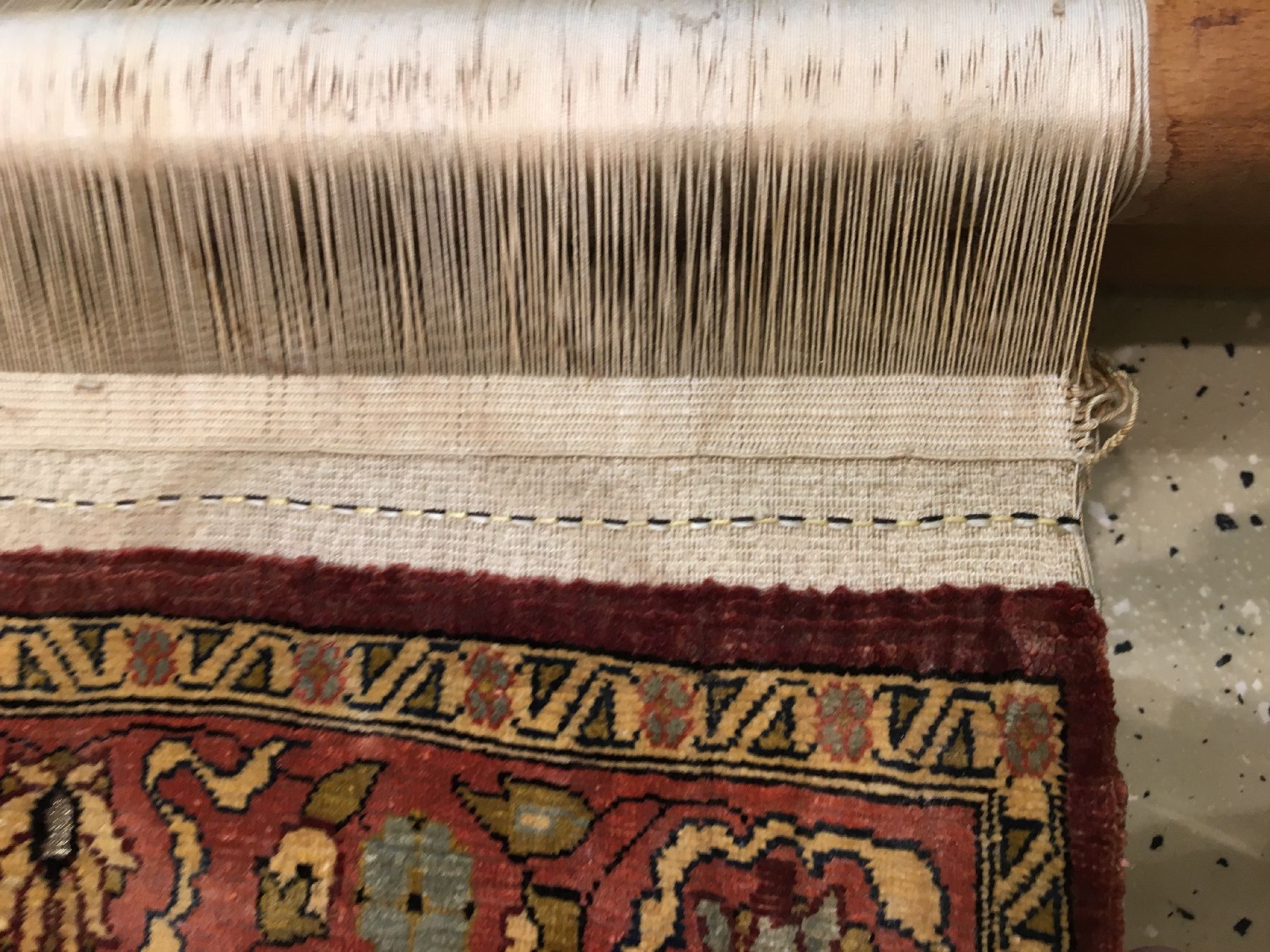 Detail e: Seltener Seiden Hereke "Knüpfstuhl" alt, Türkei, um 1960, reine Naturseide mit Metallbrokat/Holz-Knüpfstuhl. Absolute Rarität, ca. 103 ...