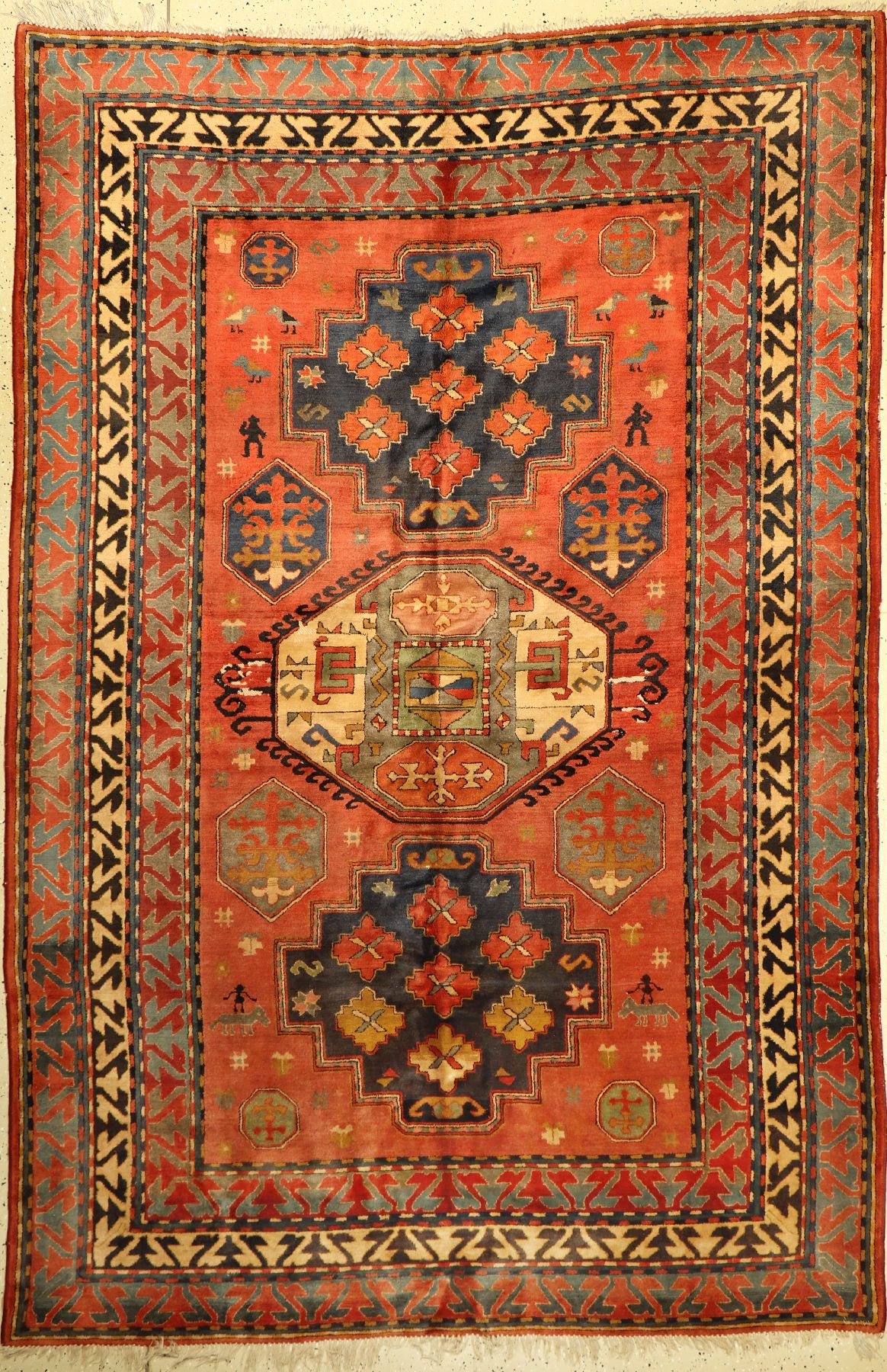 Tefzet alt, Deutschland, um 1930, Wolle aufBaumwolle, ca. 290 x 193 cm, EHZ: 2-3 (kleine Florfehlsten). Kazak Bordjalou Design