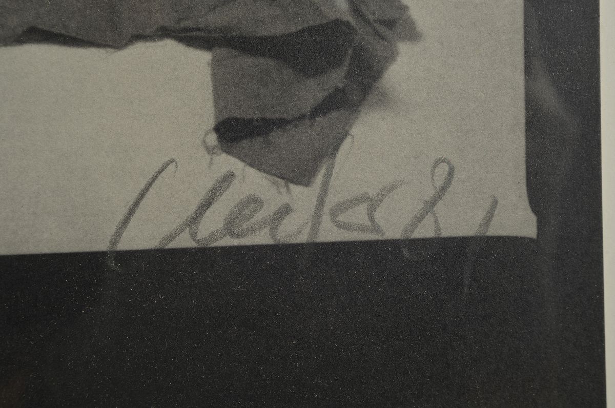 Detail a: Günther Uecker, geb. 1930 Wendorf, ansässig in Düsseldorf und St. Gallen, Granolitho auf dickem Velin, handsigniert vom Fotograf Rolf Schroeter ...