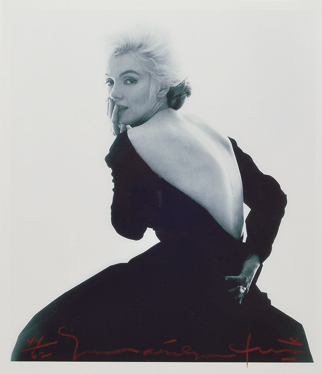 Bert Stern, 1929-2013, Marilyn im Dior- Kleid, Foto/Iris-Print, handsigniert, num. 44/62, Aufnahme aus 1962, Blattgr. 48 x 33 cm, gesamt 54 x 46 cm, ...