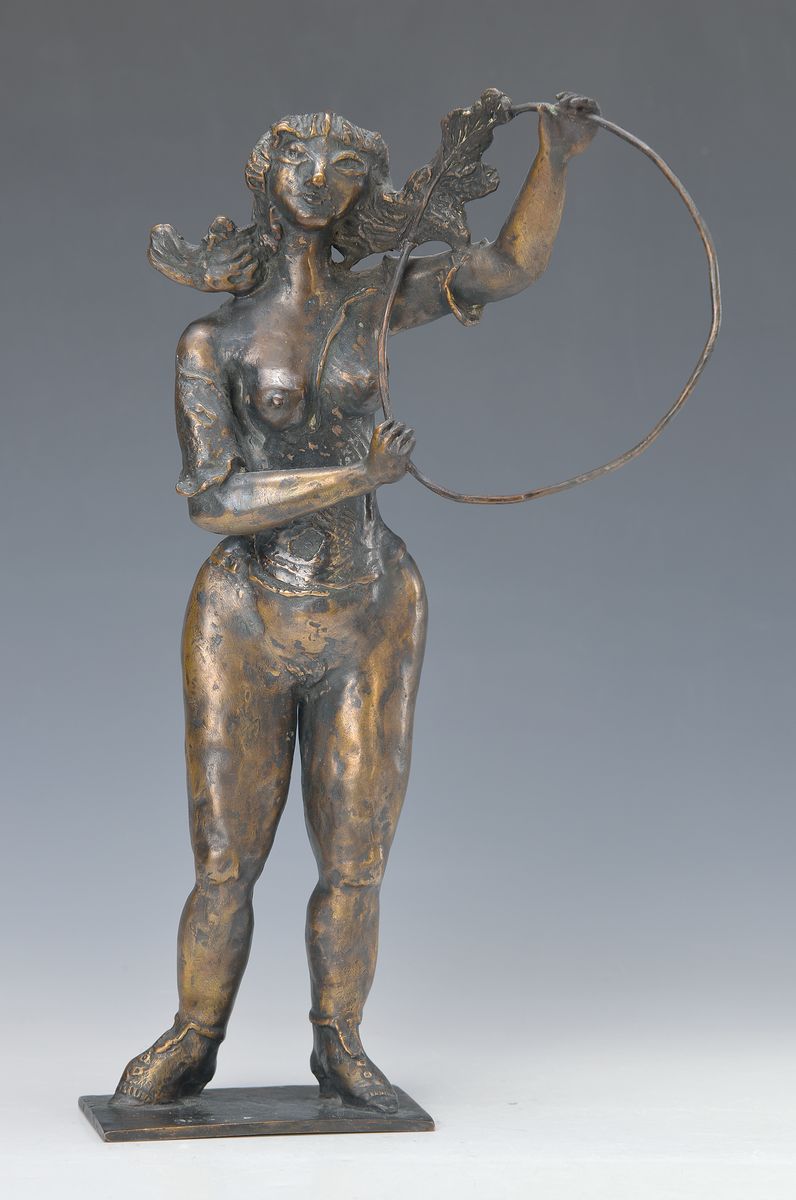 Bele Bachem, 1916-2005, Akrobatin mit Reifen, Bronzeskulptur, monogrammiert B.B., num. 19/20, ca. 35.5cm