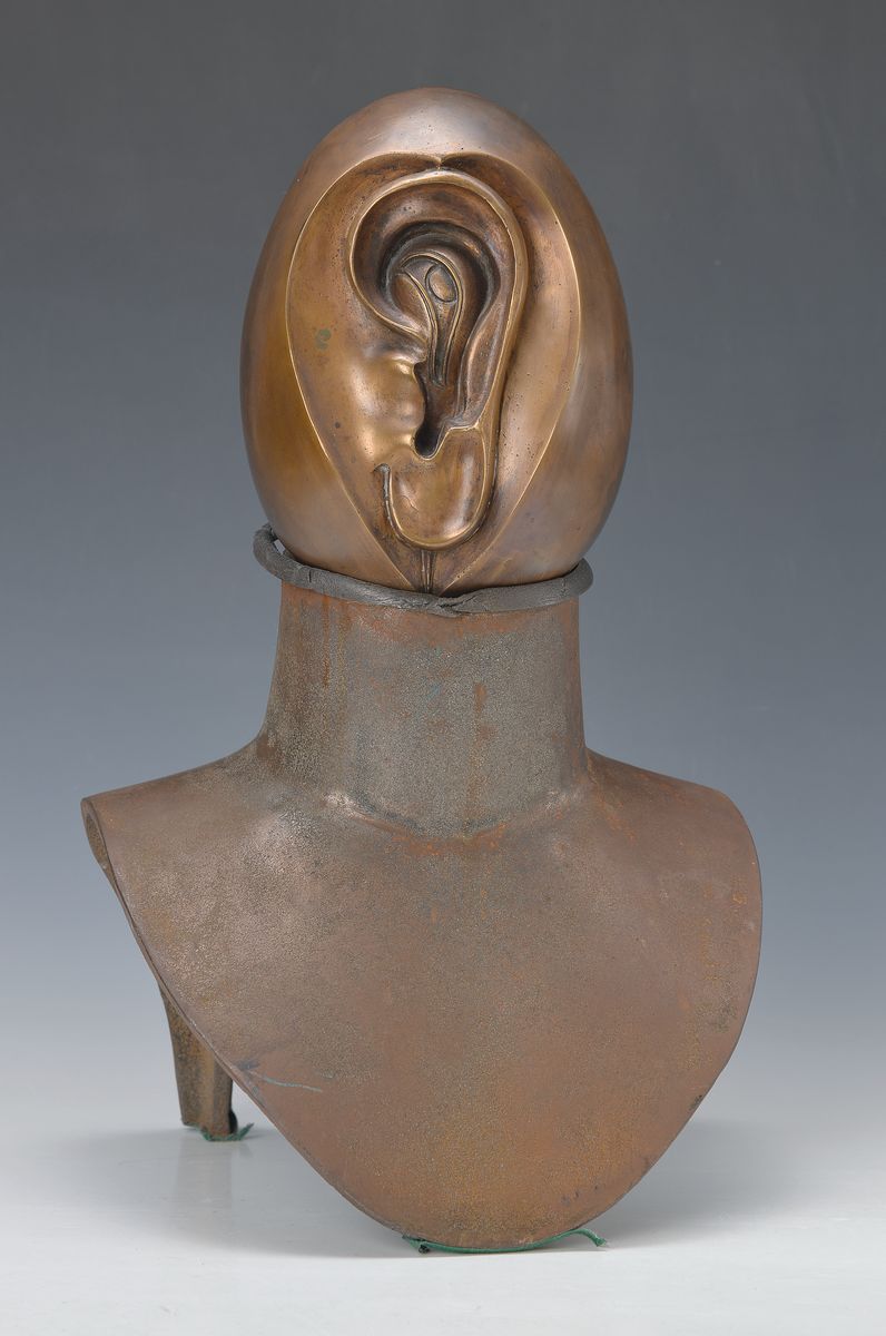 Fee, zwei Bronzebüsten mit Kopfaufsätzen, je sign., je dat. 84, ca. 42x25x20 cm