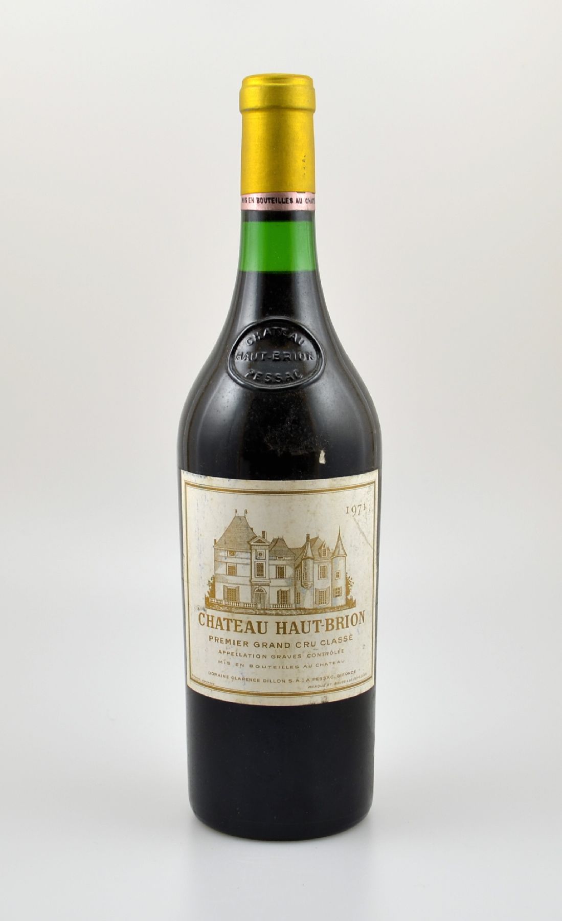 1 Flasche 1971 Chateau Haut-Brion, Pessac-Leognan, Premier Grand Cru Classe, Abstand zwischen Kapsel und Wein: ca. 2 cm, Etikett l. beschmutzt, ...