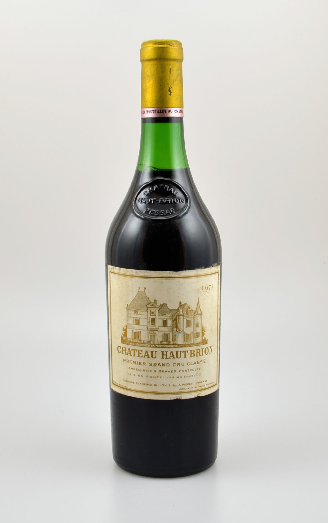 1 Flasche 1971 Chateau Haut-Brion, Pessac-Leognan, Premier Grand Cru Classe, Abstand zwischen Kapsel und Wein: ca. 3 cm, Etikett l. beschmutzt, ...