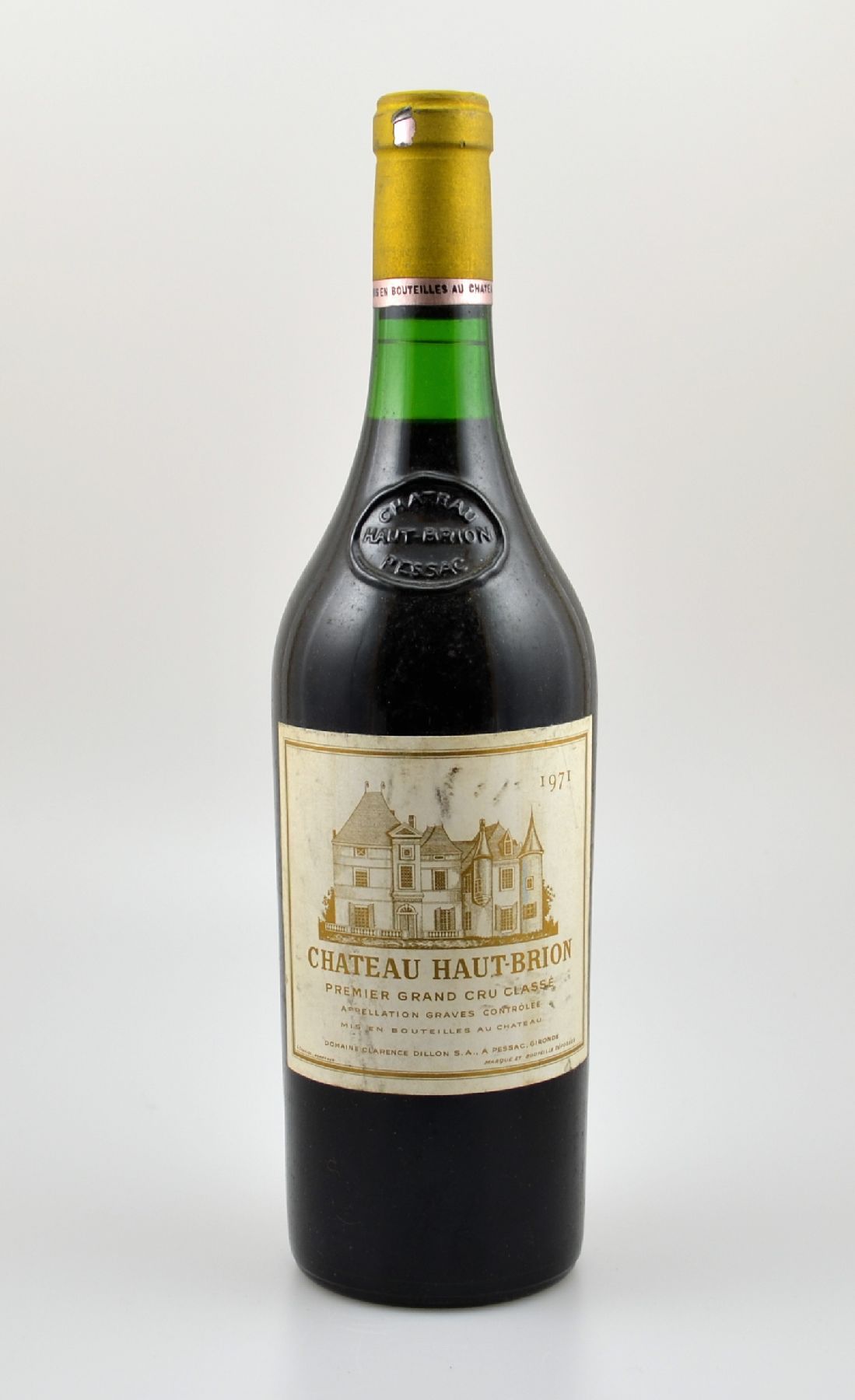 1 Flasche 1971 Chateau Haut-Brion, Pessac-Leognan, Premier Grand Cru Classe, Abstand zwischen Kapsel und Wein: ca. 2,5 cm, Etikett l. beschmutzt, ...