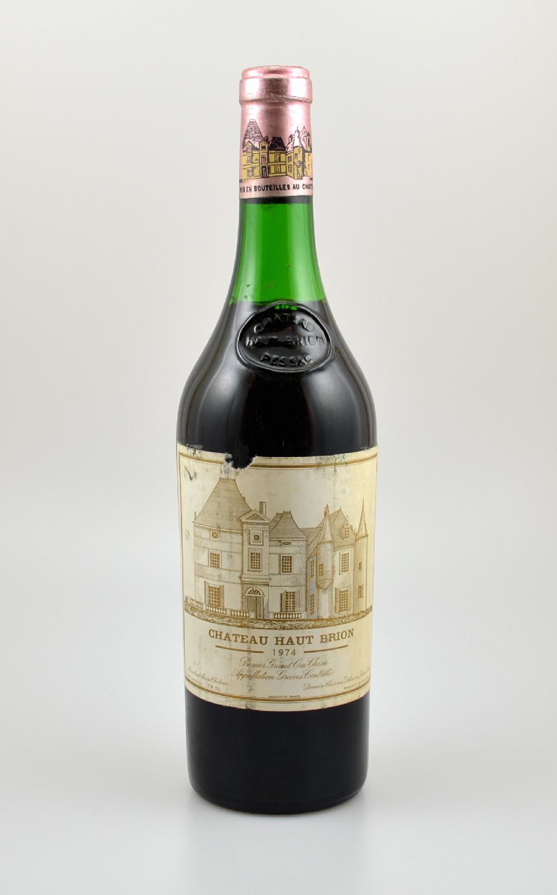1 Flasche 1971 Chateau Haut-Brion, Pessac-Leognan, Premier Grand Cru Classe, Abstand zwischen Kapsel und Wein: ca. 4 cm, Etikett l. beschmutzt bzw. ...