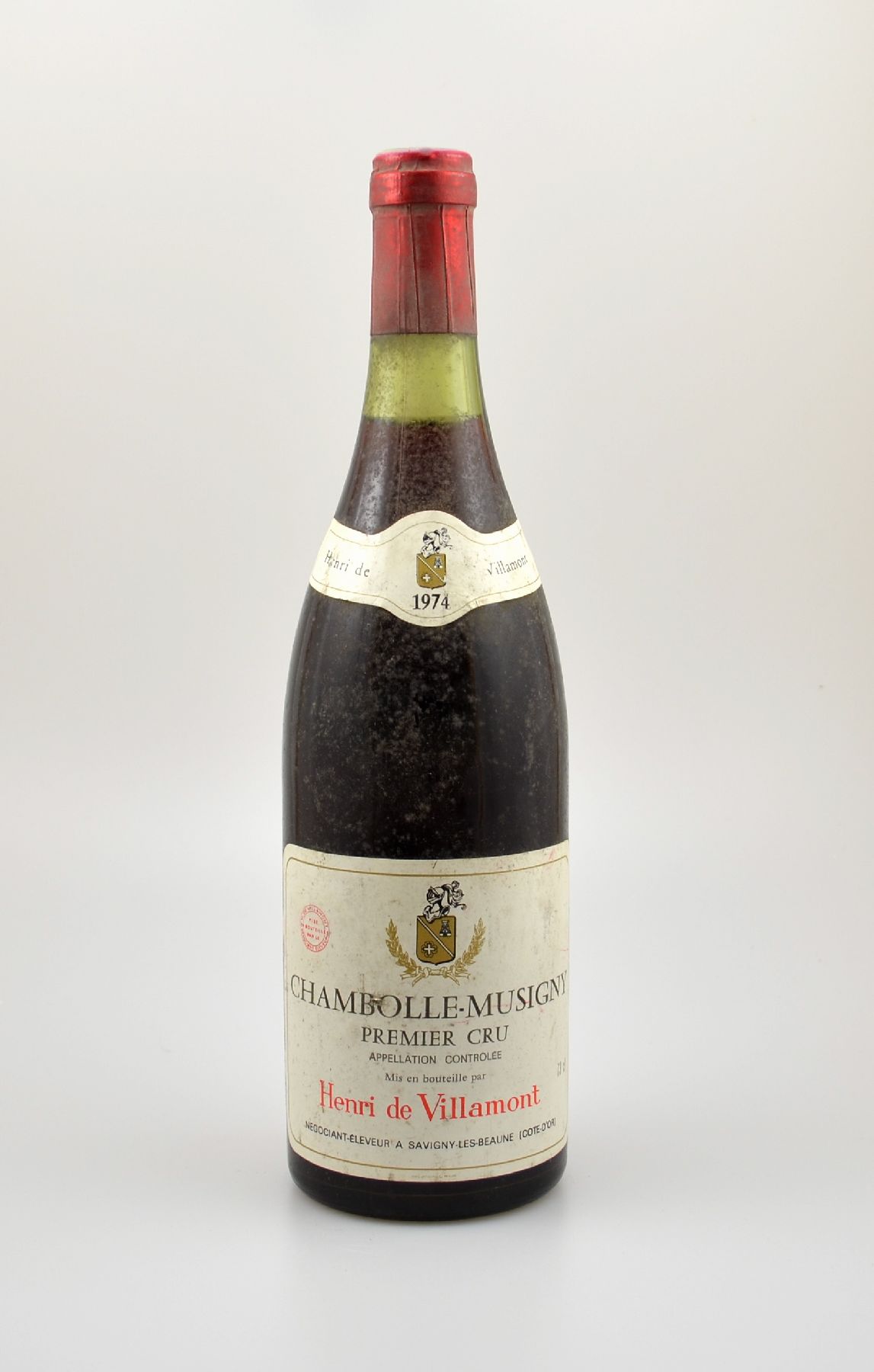1 Flasche 1974 Chambolle-Musigny, Henri de Villamont, Premier Cru, ca. 73 cl, Abstand zwischen Kapsel und Wein: ca. 2 cm, Etikett min. beschmutzt, ...